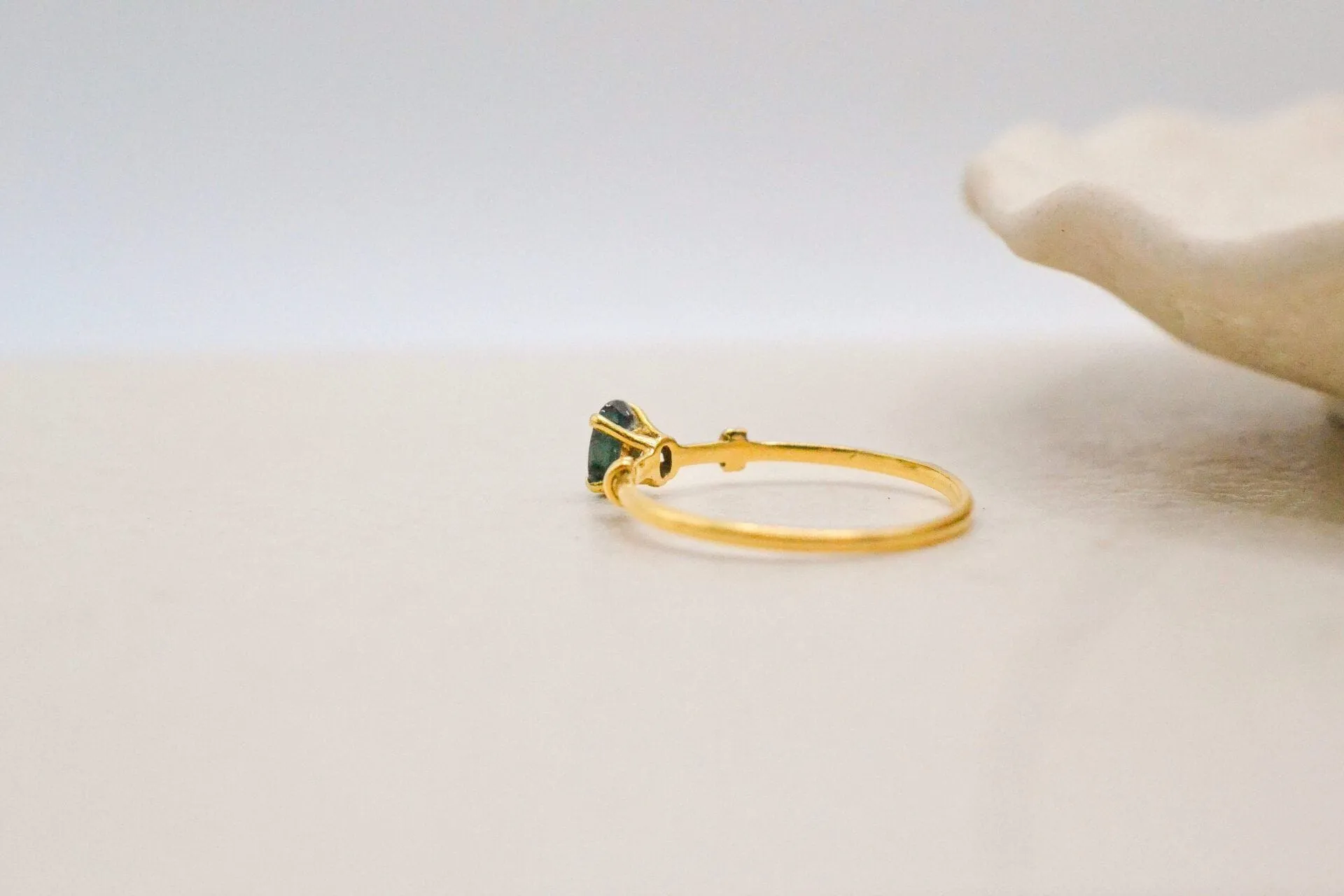 Bague solitaire Or jaune et Saphir sold by 58 Facettes product image thumbnail 4