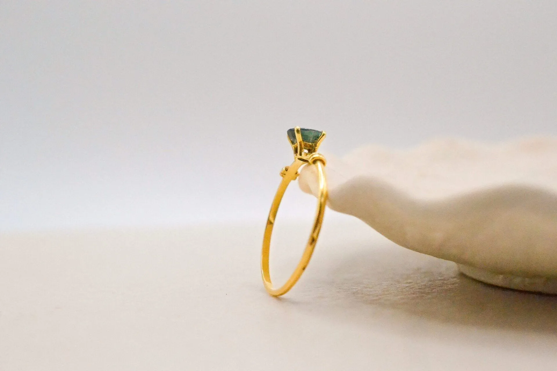 Bague solitaire Or jaune et Saphir sold by 58 Facettes product image thumbnail 5