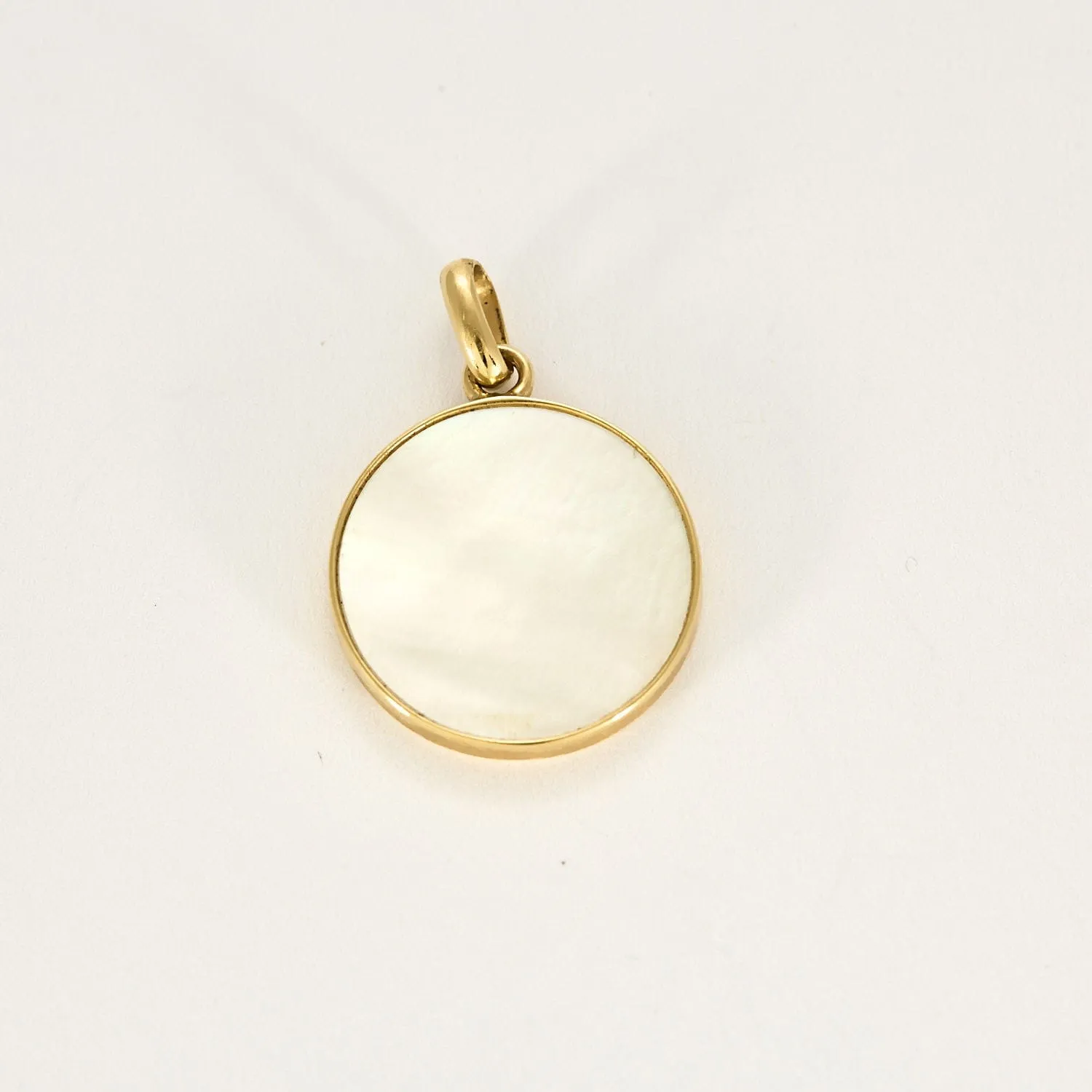 Médaille en nacre et or jaune 18kt ange Raphaël sold by 58 Facettes product image thumbnail 3