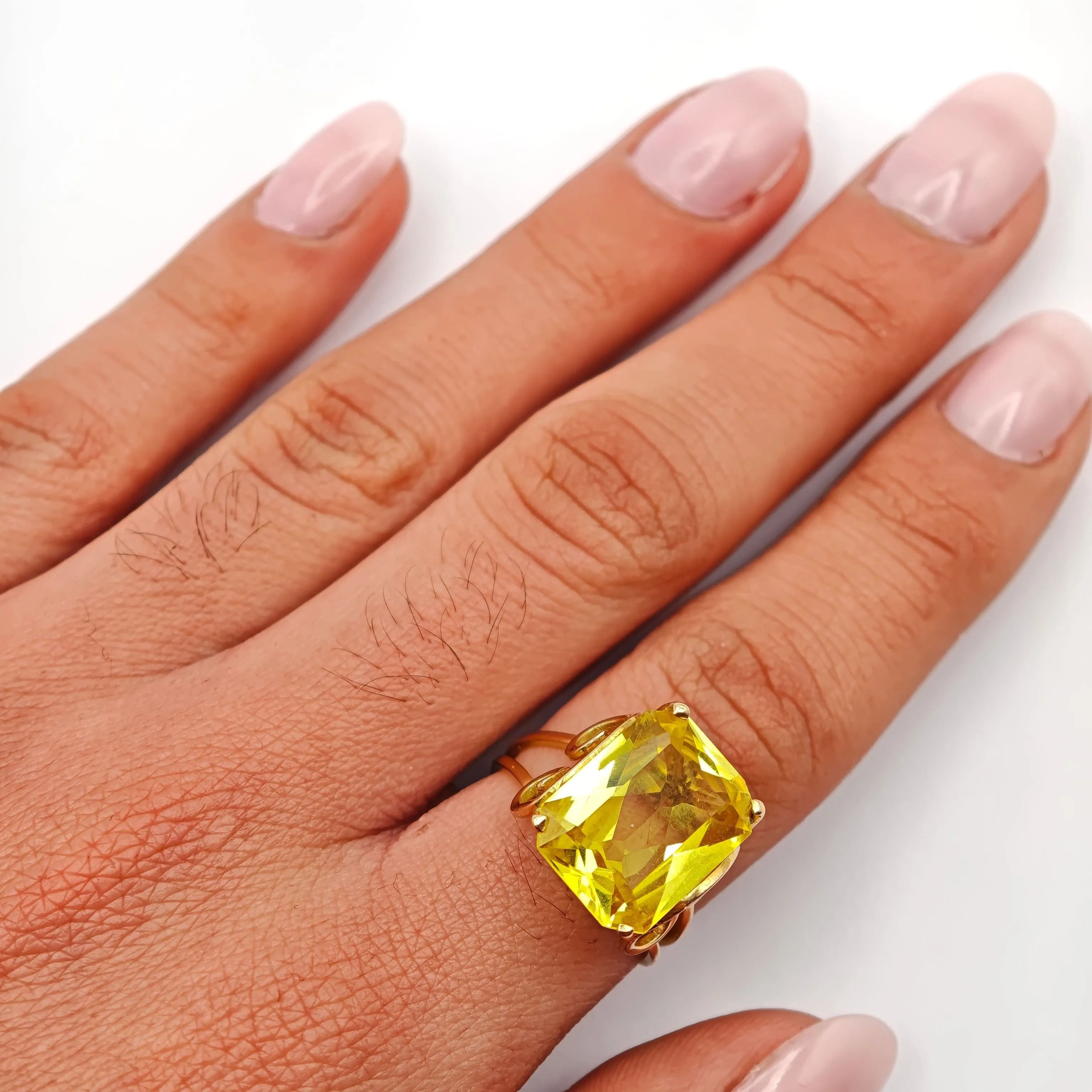 Bague en or jaune et saphir jaune sold by 58 Facettes product image thumbnail 2