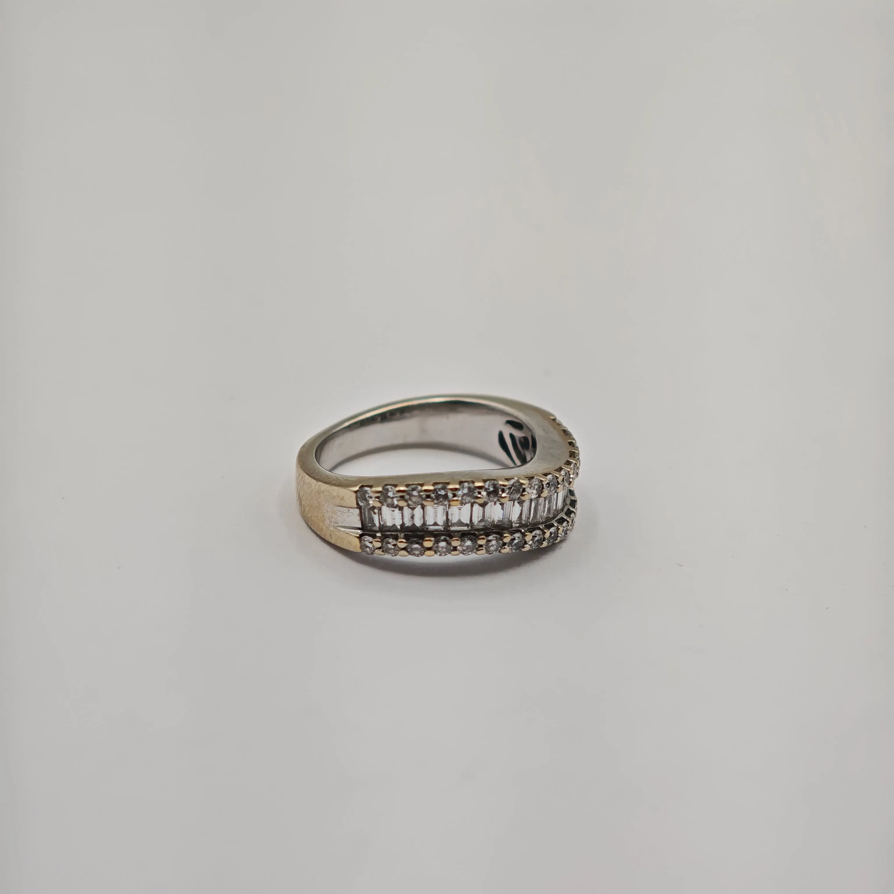 Bague demi-alliance en or blanc et diamants sold by 58 Facettes product image thumbnail 4