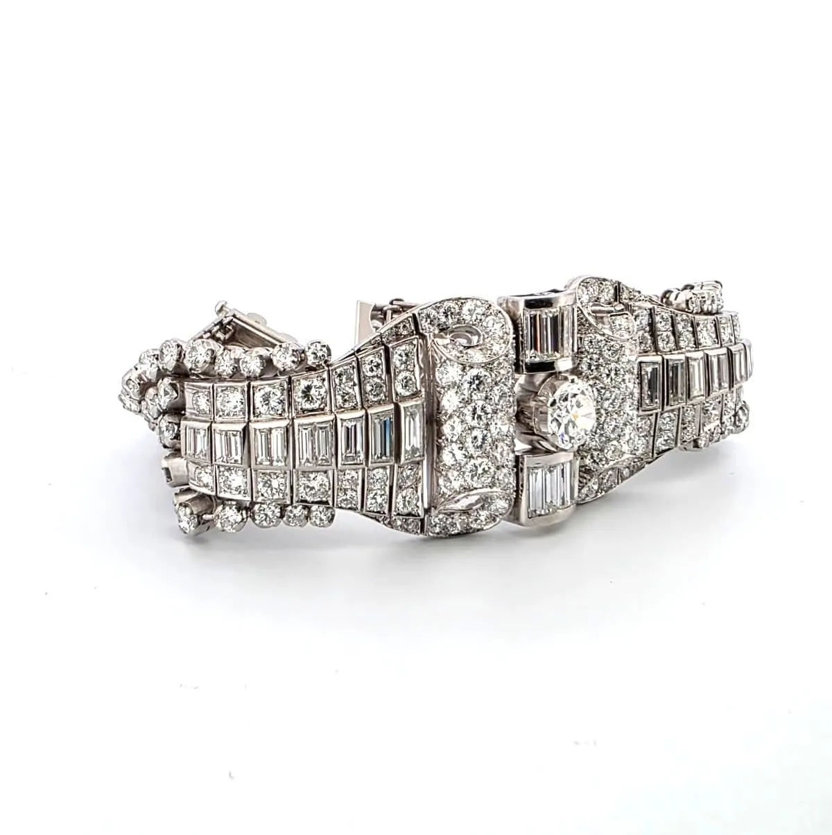 Bracelet en platine serti de diamants taille brillant et baguette sold by 58 Facettes product image thumbnail 3