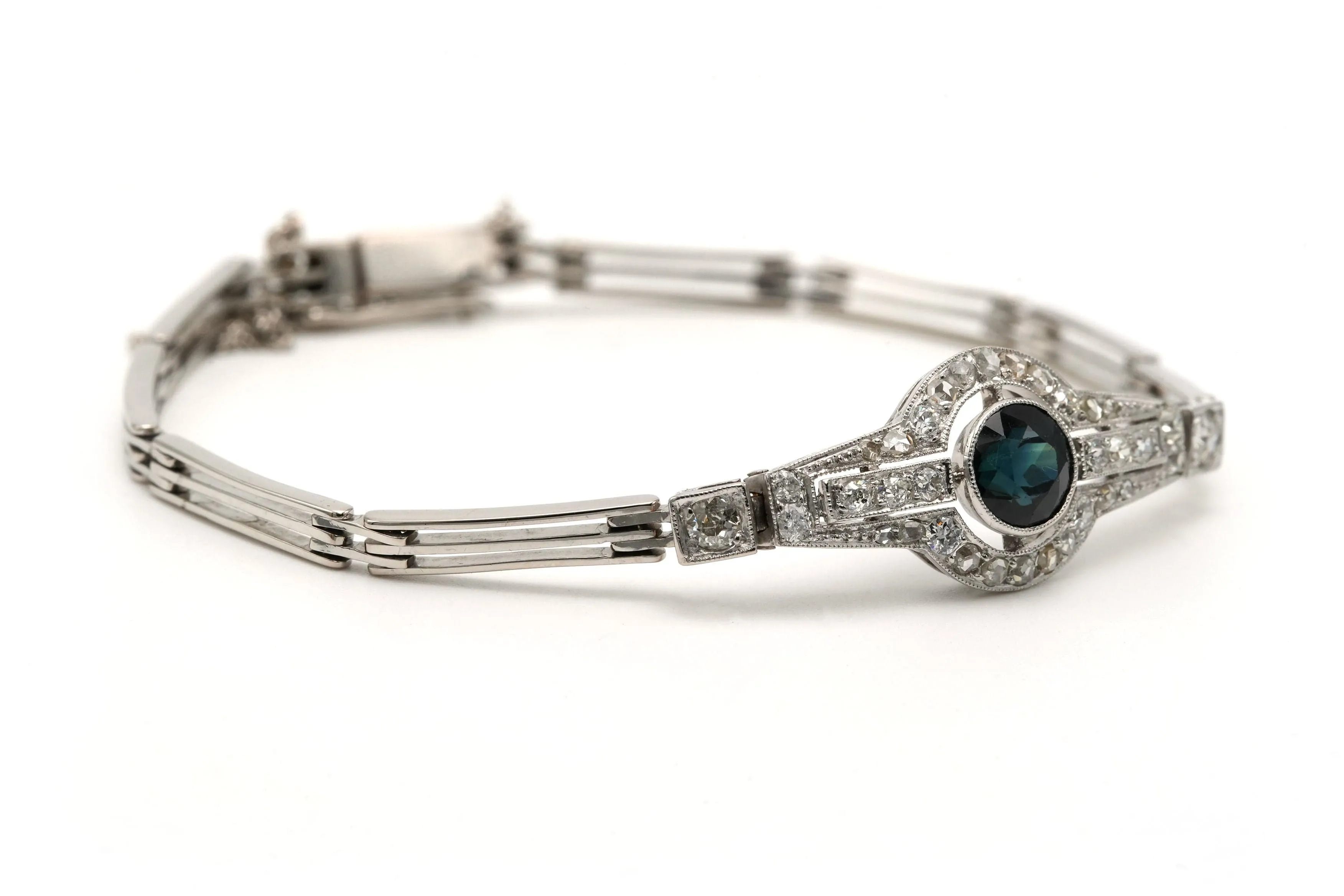 Bracelet Art Déco serti d'un saphir et de diamants taille rose en or blanc sold by 58 Facettes product image thumbnail 5