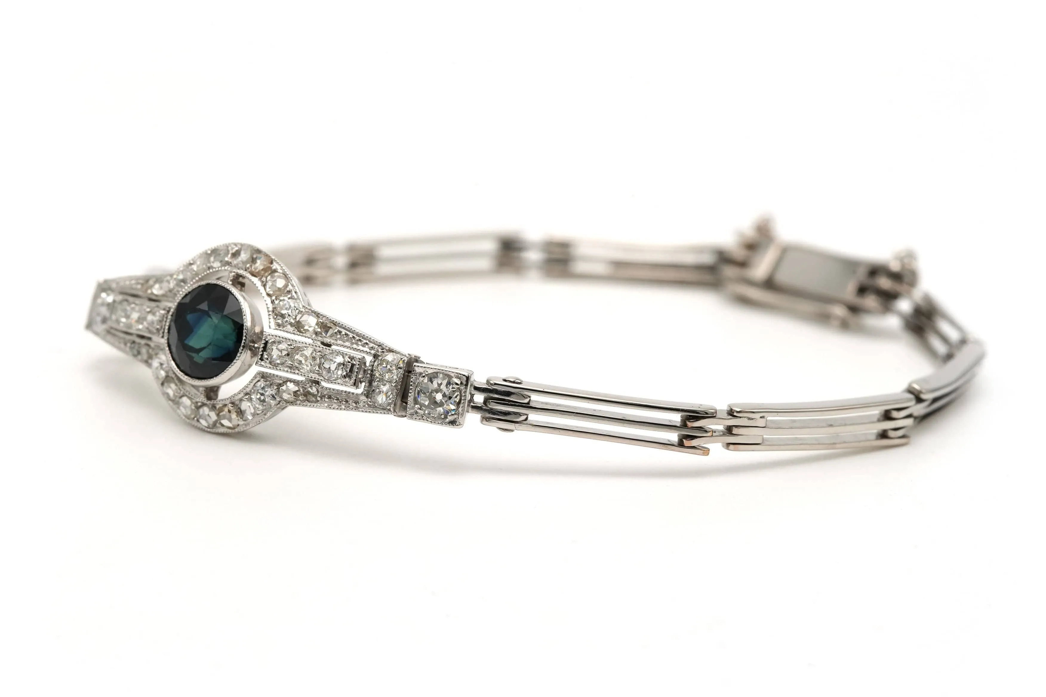 Bracelet Art Déco serti d'un saphir et de diamants taille rose en or blanc sold by 58 Facettes product image thumbnail 3