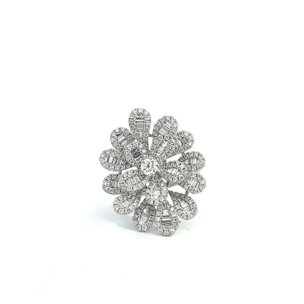 Bague en or blanc et diamants à motif floral sold by 58 Facettes product image thumbnail 3