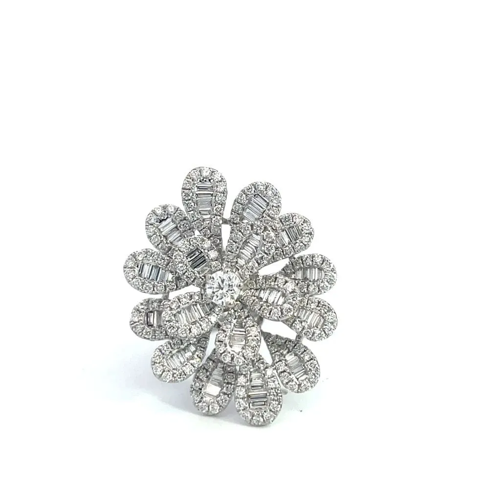 Bague en or blanc et diamants à motif floral sold by 58 Facettes product image thumbnail 4