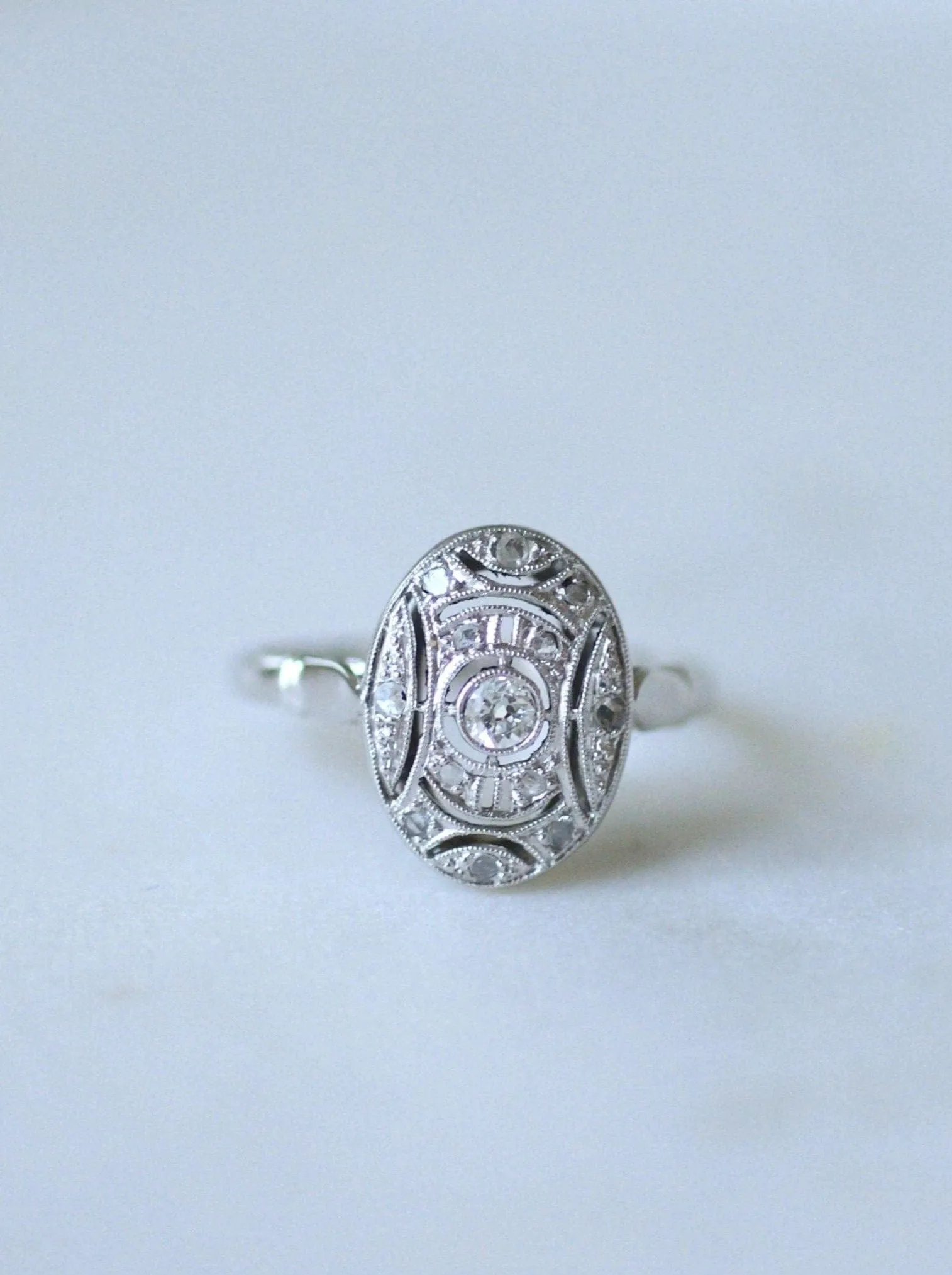 Bague Art Déco ovale diamants sold by 58 Facettes product image thumbnail 2