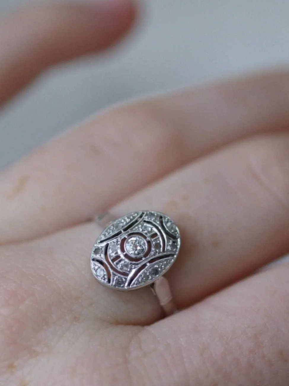 Bague Art Déco ovale diamants sold by 58 Facettes product image thumbnail 3