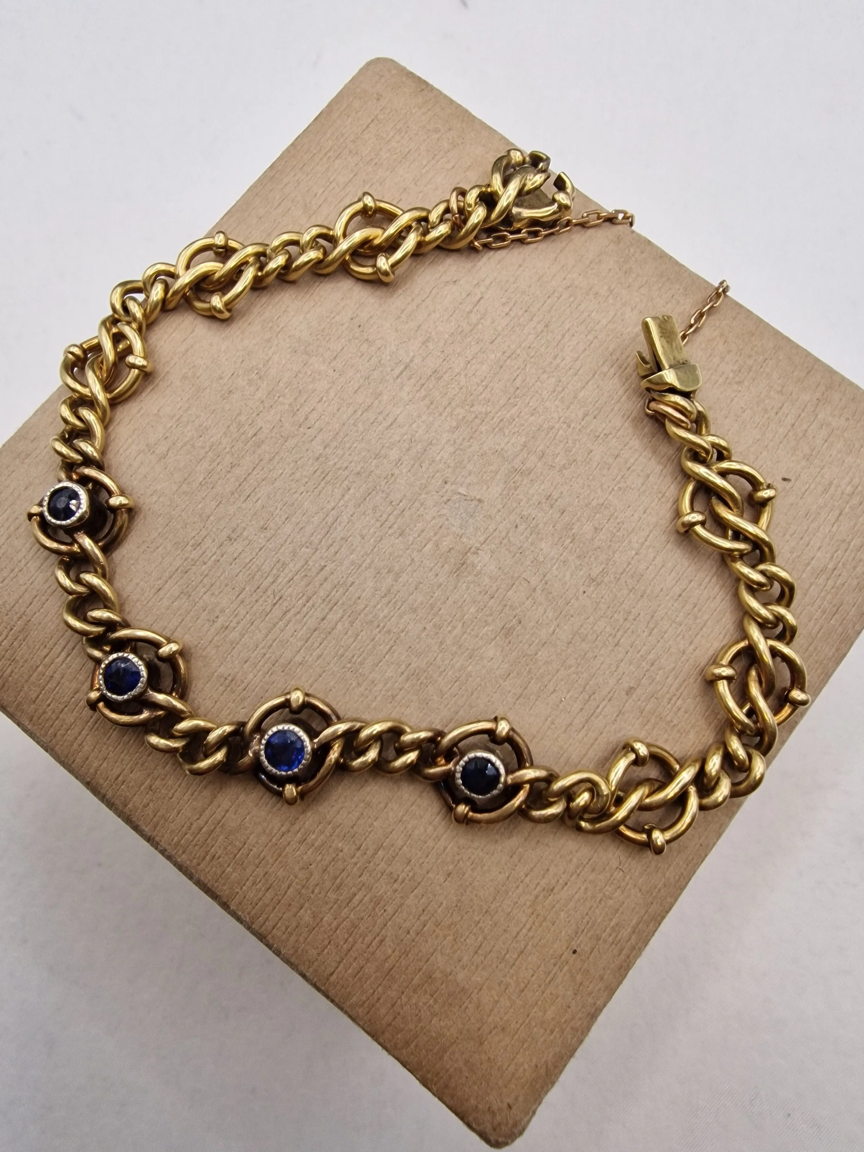 Bracelet vintage en or jaune 18 carats et saphirs (années 1960) sold by 58 Facettes product image thumbnail 5