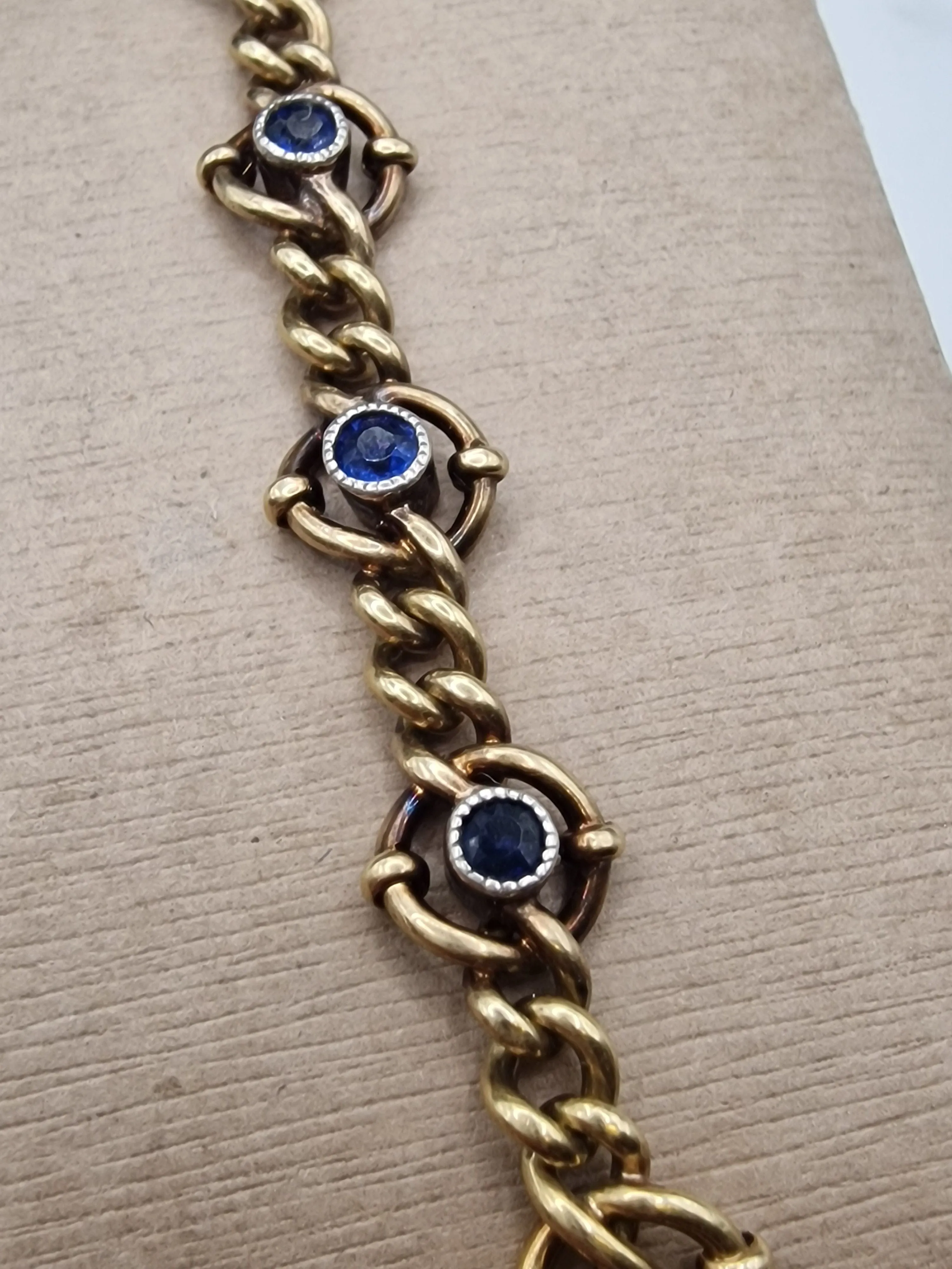 Bracelet vintage en or jaune 18 carats et saphirs (années 1960) sold by 58 Facettes product image thumbnail 4