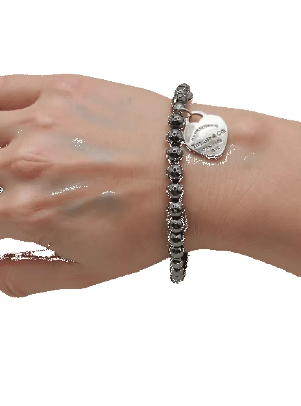 Bracelet Tiffany & Co. - Perles en forme de cœur, argent 925 et onyx noir sold by 58 Facettes