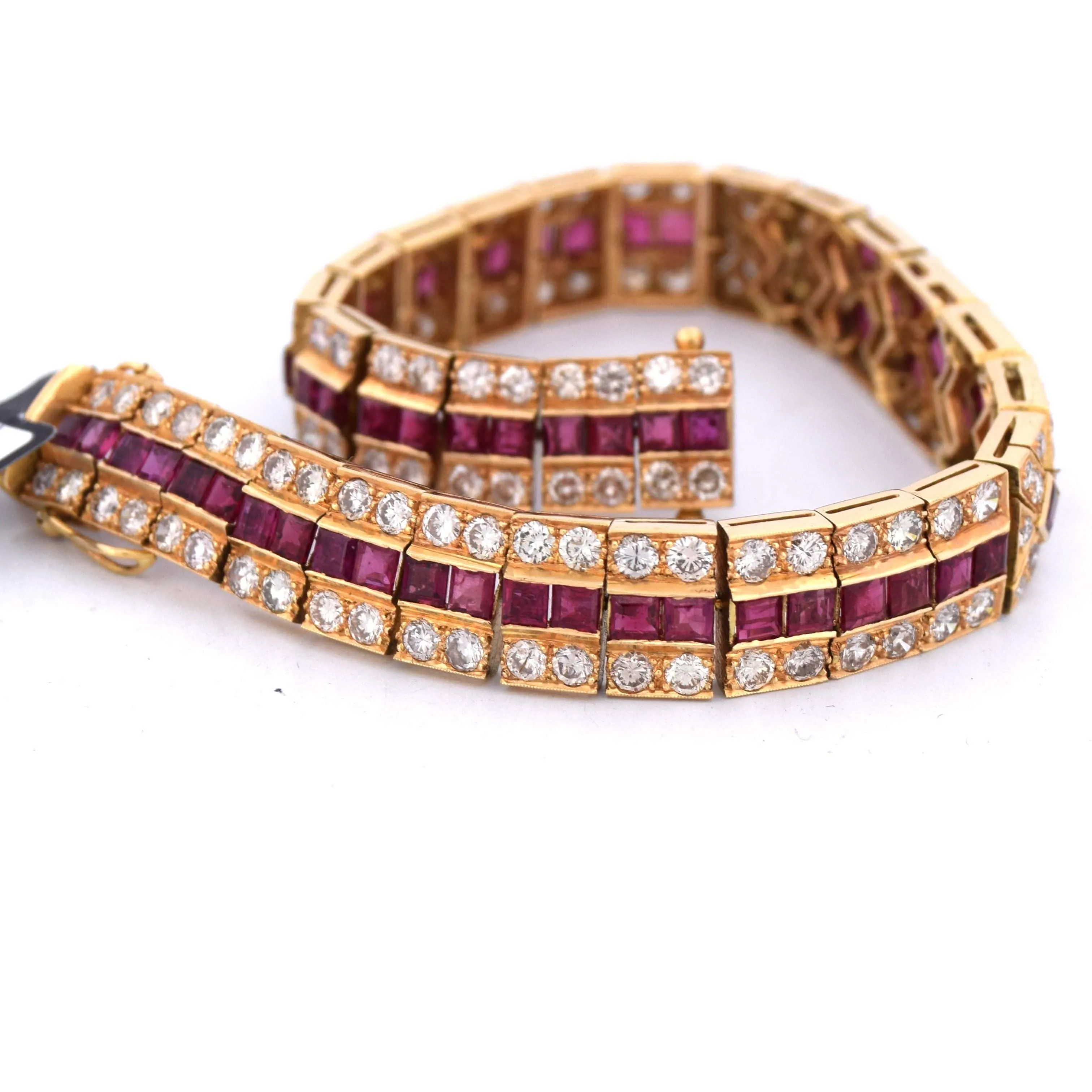 Bracelet vintage en or jaune 18 carats avec rubis et diamants sold by 58 Facettes product image thumbnail 5