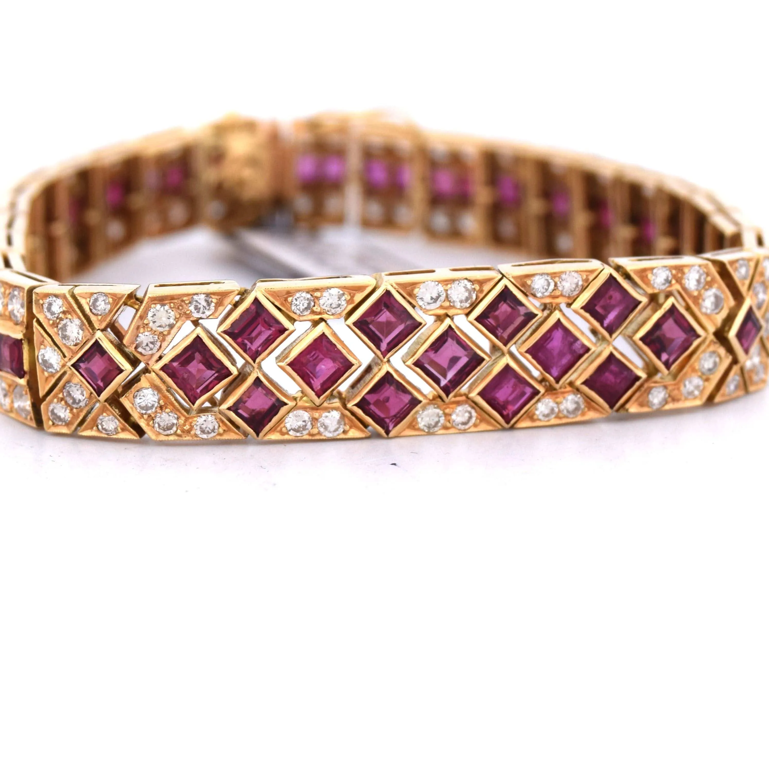 Bracelet vintage en or jaune 18 carats avec rubis et diamants sold by 58 Facettes product image thumbnail 2
