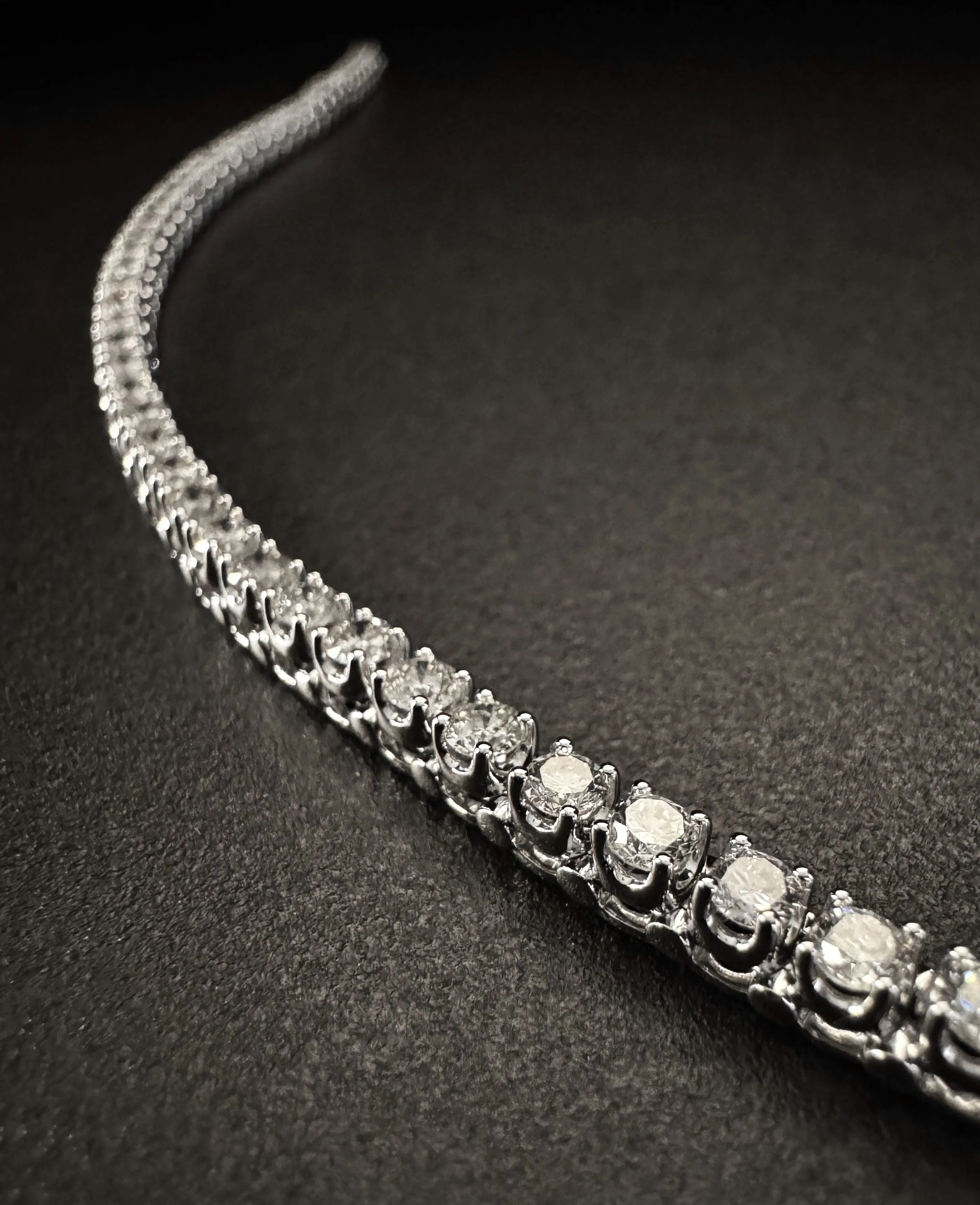 Bracelet de tennis en or blanc avec diamants sold by 58 Facettes product image thumbnail 4