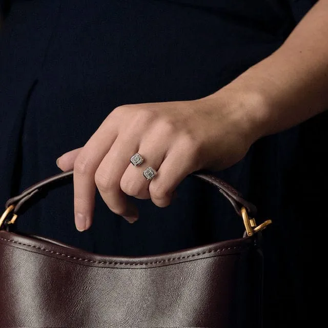 Bague en or blanc 18 carats sertie de deux diamants baguettes sold by 58 Facettes product image thumbnail 2