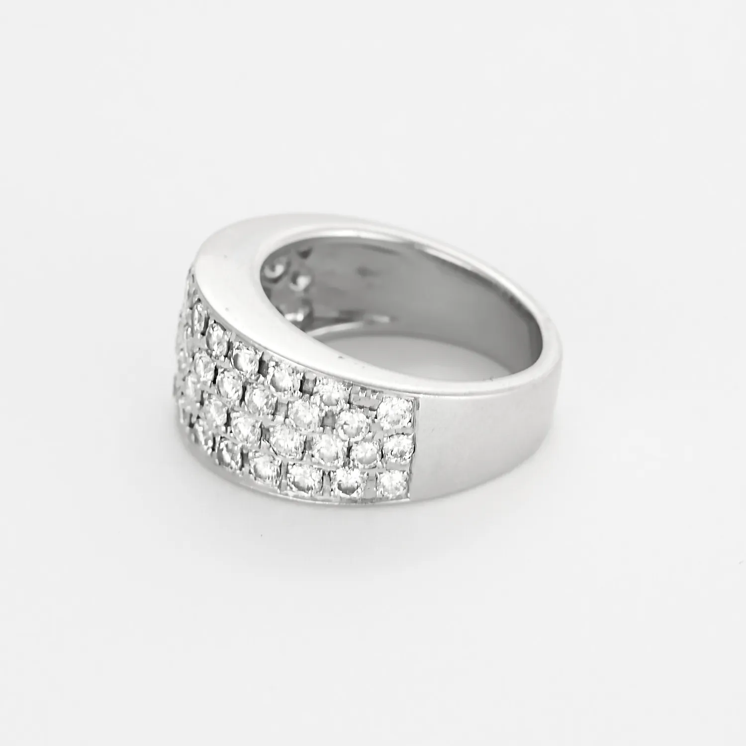 Bague bandeau en or gris et pavage diamants sold by 58 Facettes product image thumbnail 4