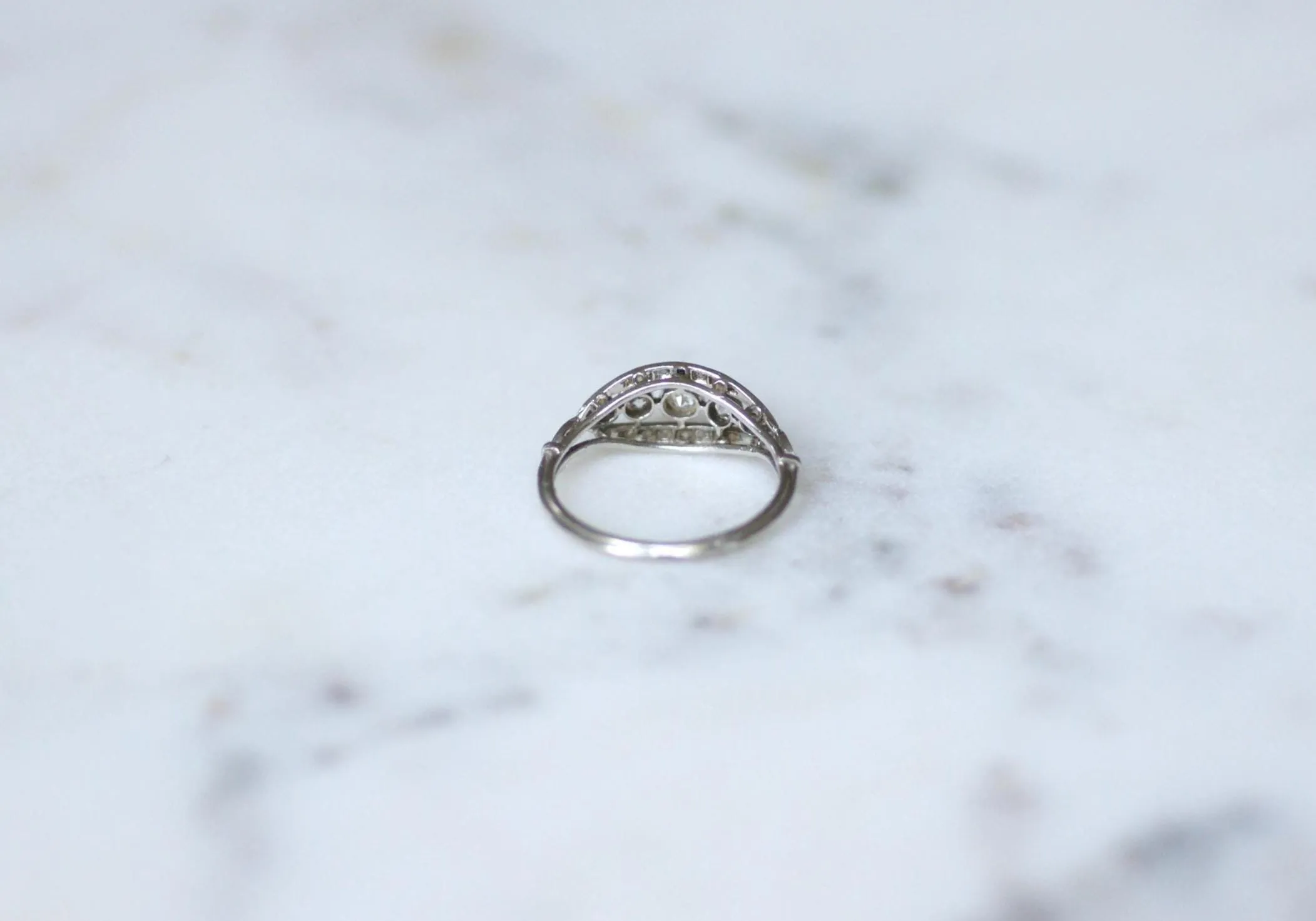 Bague bandeau Art Déco en platine et diamants sold by 58 Facettes product image thumbnail 4