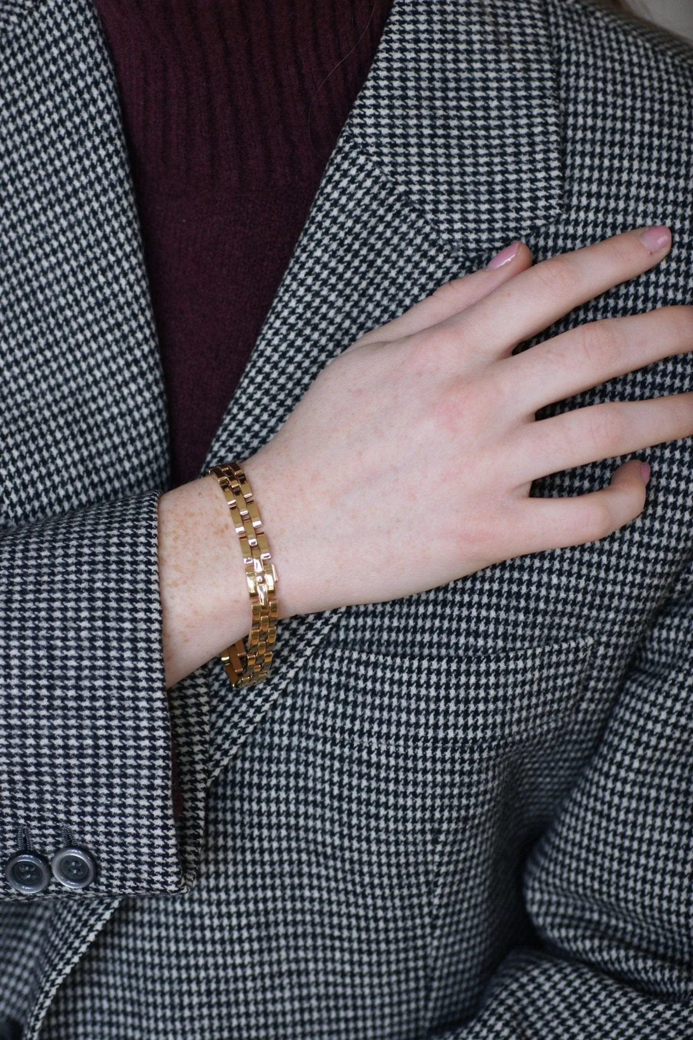 Cartier - Bracelet Maille Panthère trois rangs en or jaune 18 carats sold by 58 Facettes product image thumbnail 2