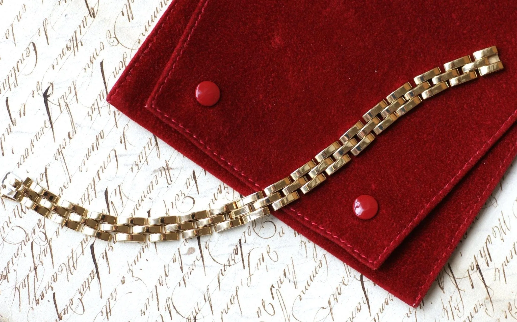 Cartier - Bracelet Maille Panthère trois rangs en or jaune 18 carats sold by 58 Facettes product image thumbnail 3