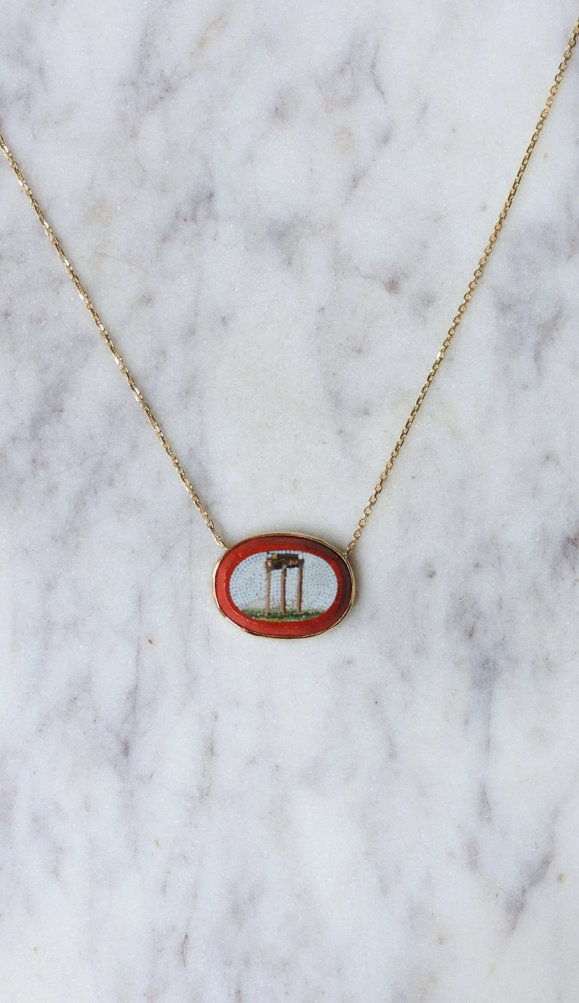 Collier pendentif micro-mosaïque temple antique en or jaune 18k sold by 58 Facettes product image thumbnail 3