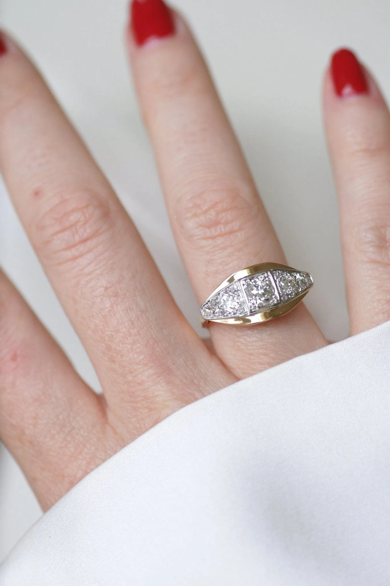 Bague bandeau Art déco en or rose 18k, platine et diamants sold by 58 Facettes product image thumbnail 2