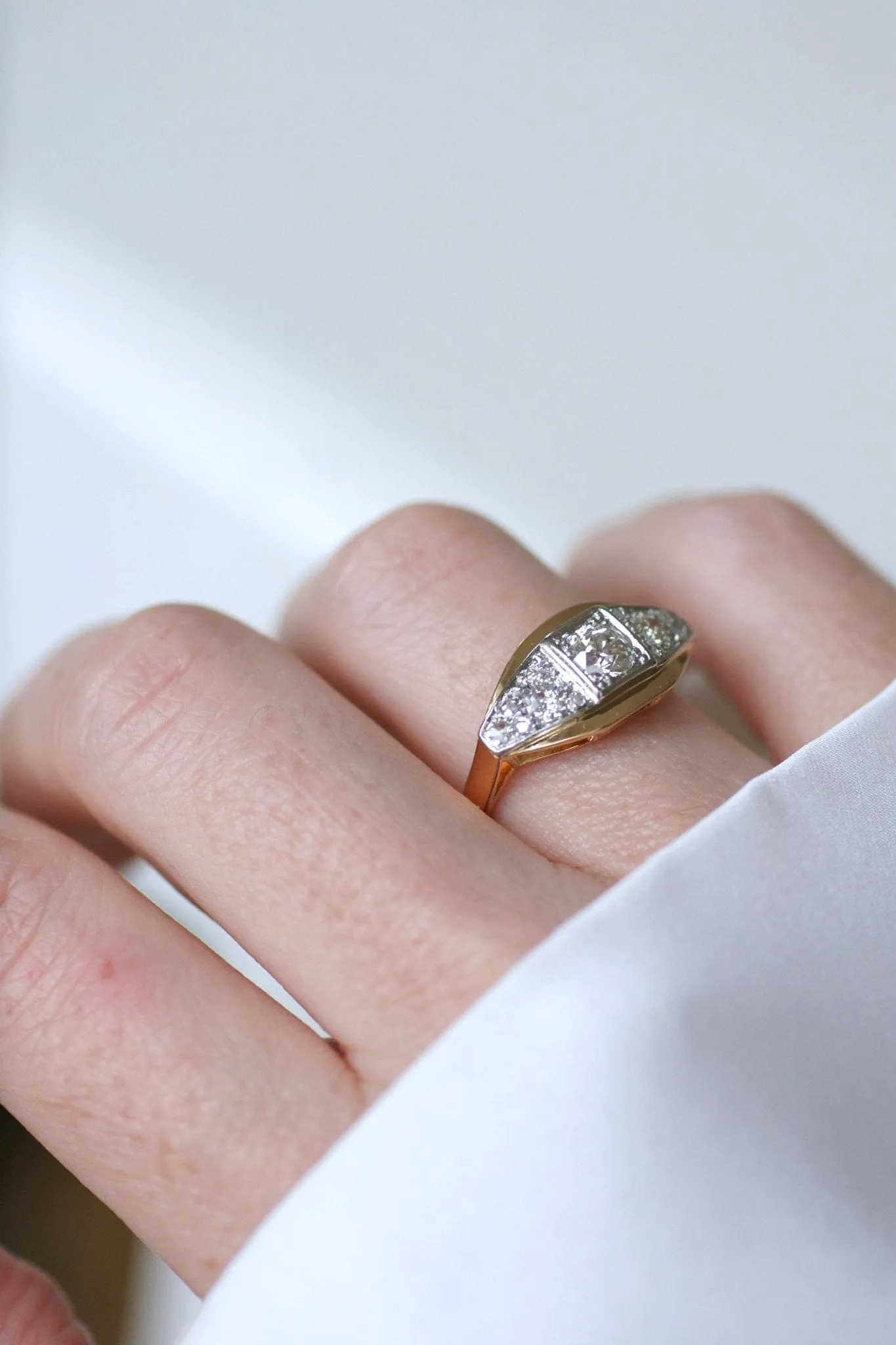 Bague bandeau Art déco en or rose 18k, platine et diamants sold by 58 Facettes product image thumbnail 3