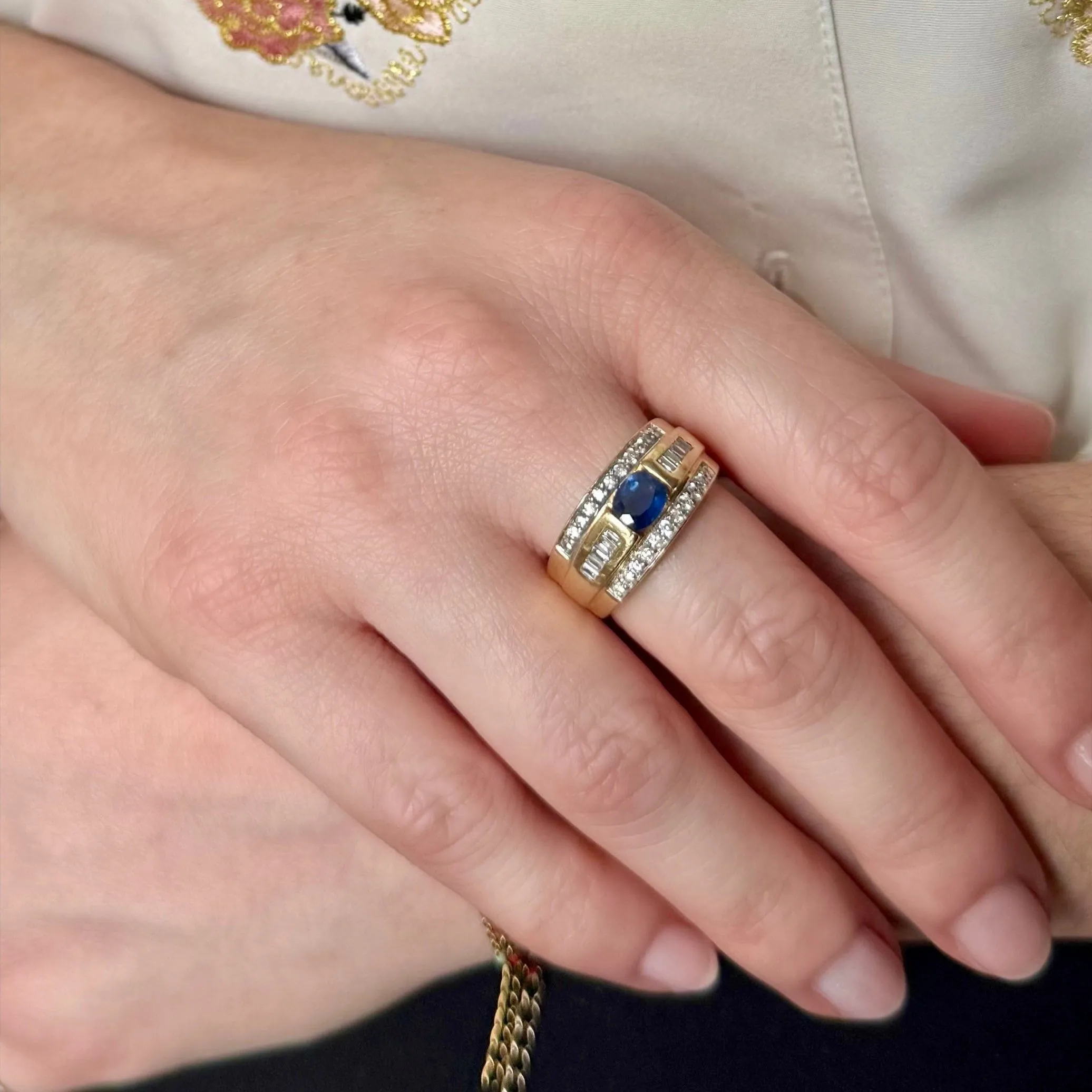 Bague bandeau en or jaune 18k avec saphir et diamants sold by 58 Facettes product image thumbnail 4