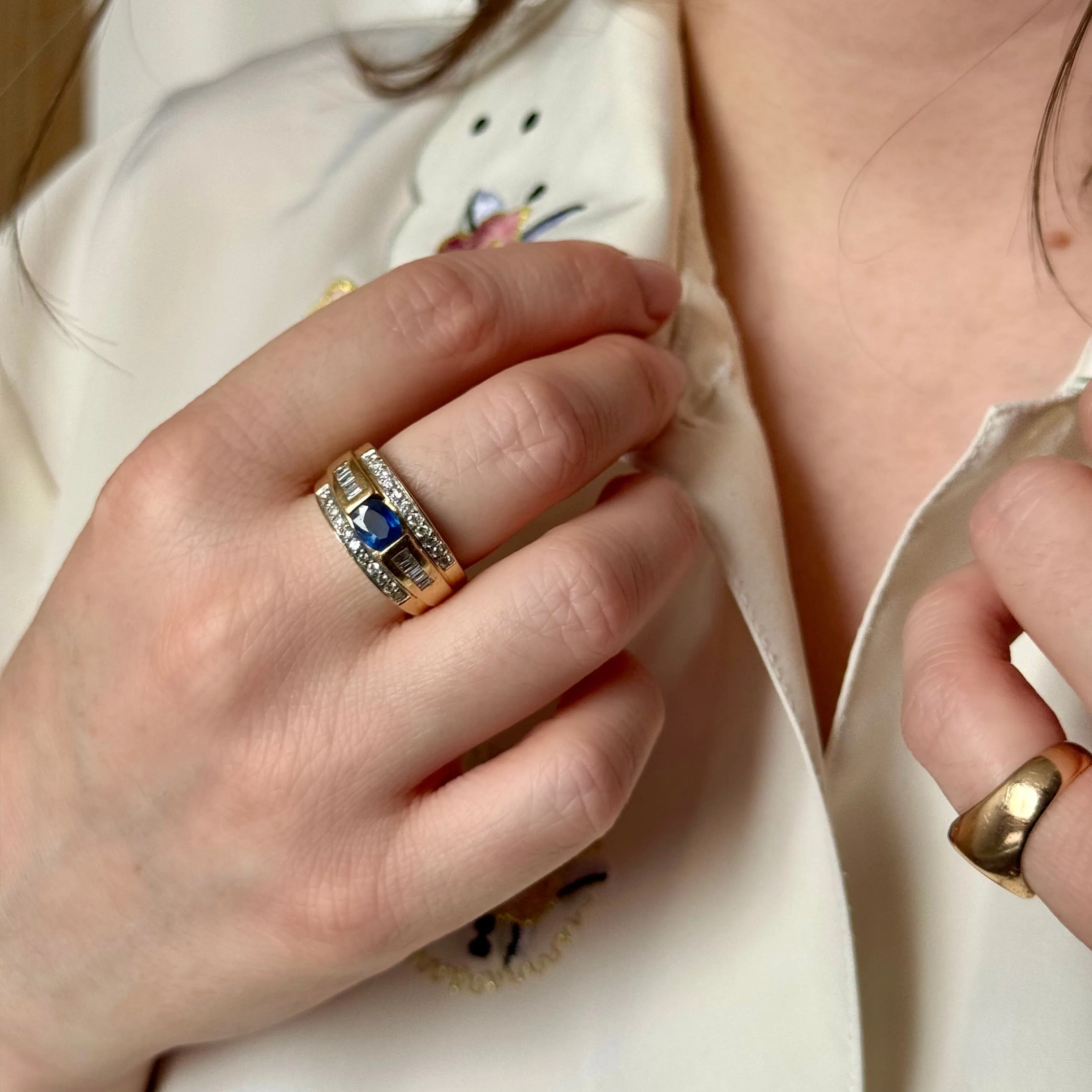 Bague bandeau en or jaune 18k avec saphir et diamants sold by 58 Facettes product image thumbnail 2