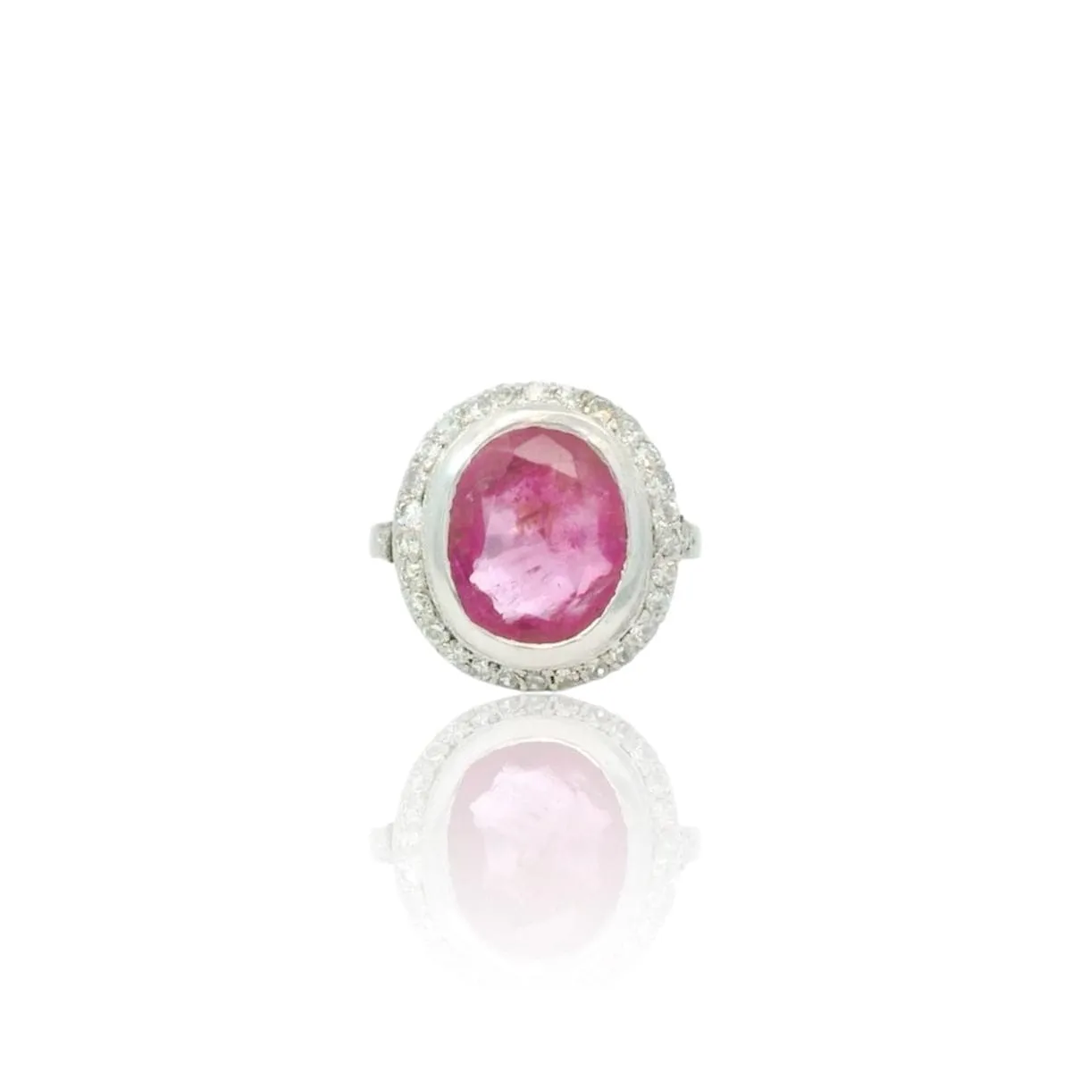 Bague vintage en or blanc 18k et rubis rose, diamants sold by 58 Facettes