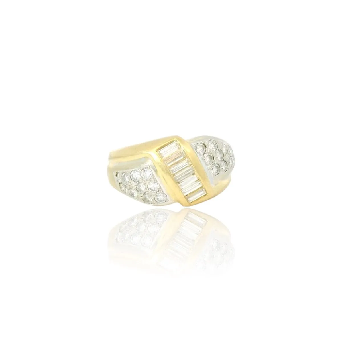 Bague vintage en or jaune et blanc 18k et diamants sold by 58 Facettes