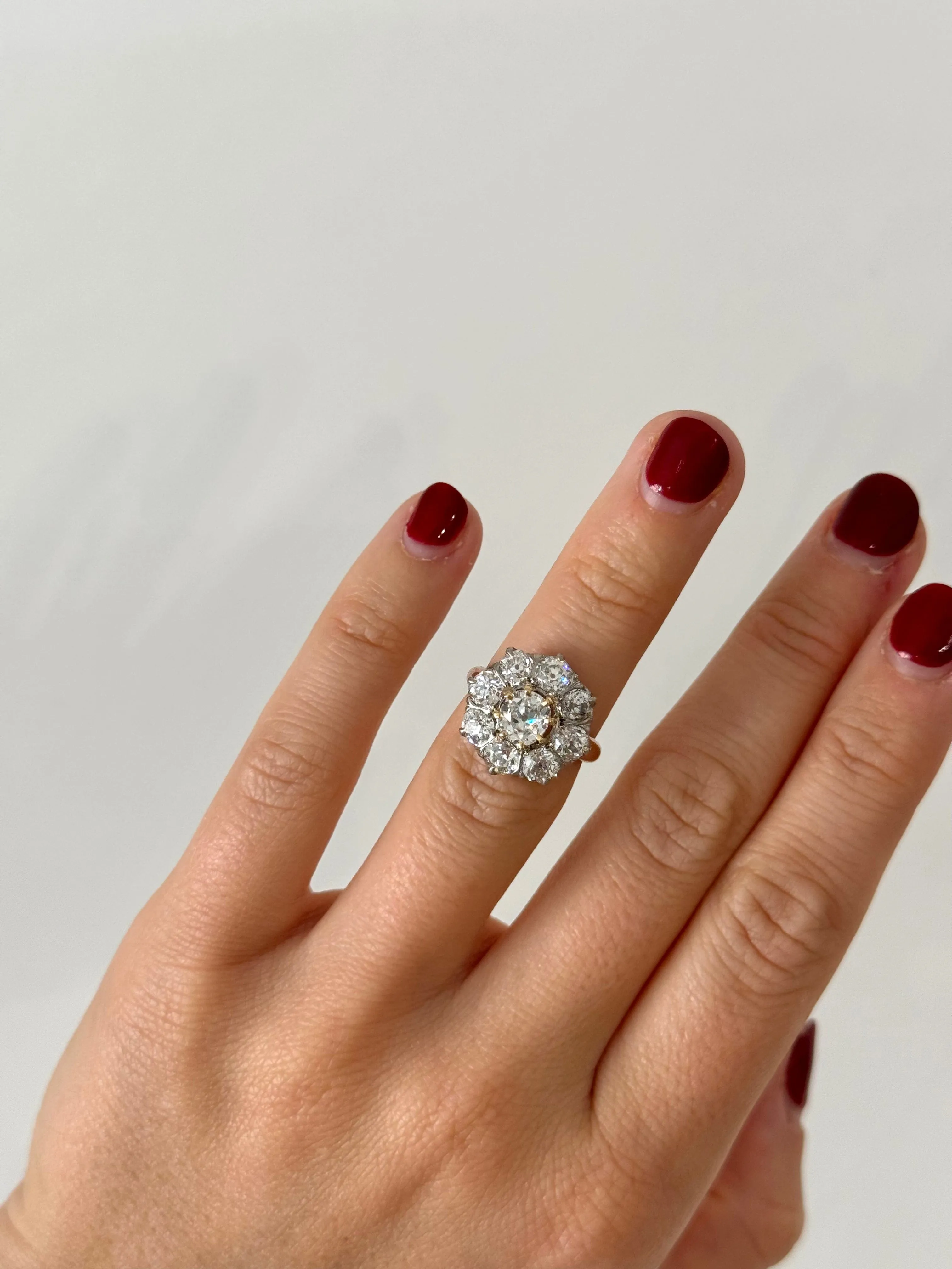 Bague cluster en or blanc et jaune 18k et diamants sold by 58 Facettes product image thumbnail 2