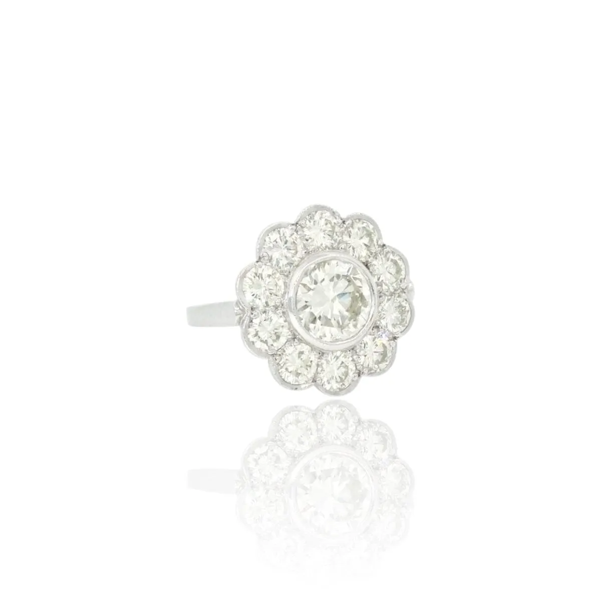 Bague cluster en or blanc 18k et diamants (1,98 ct env.) sold by 58 Facettes product image thumbnail 3