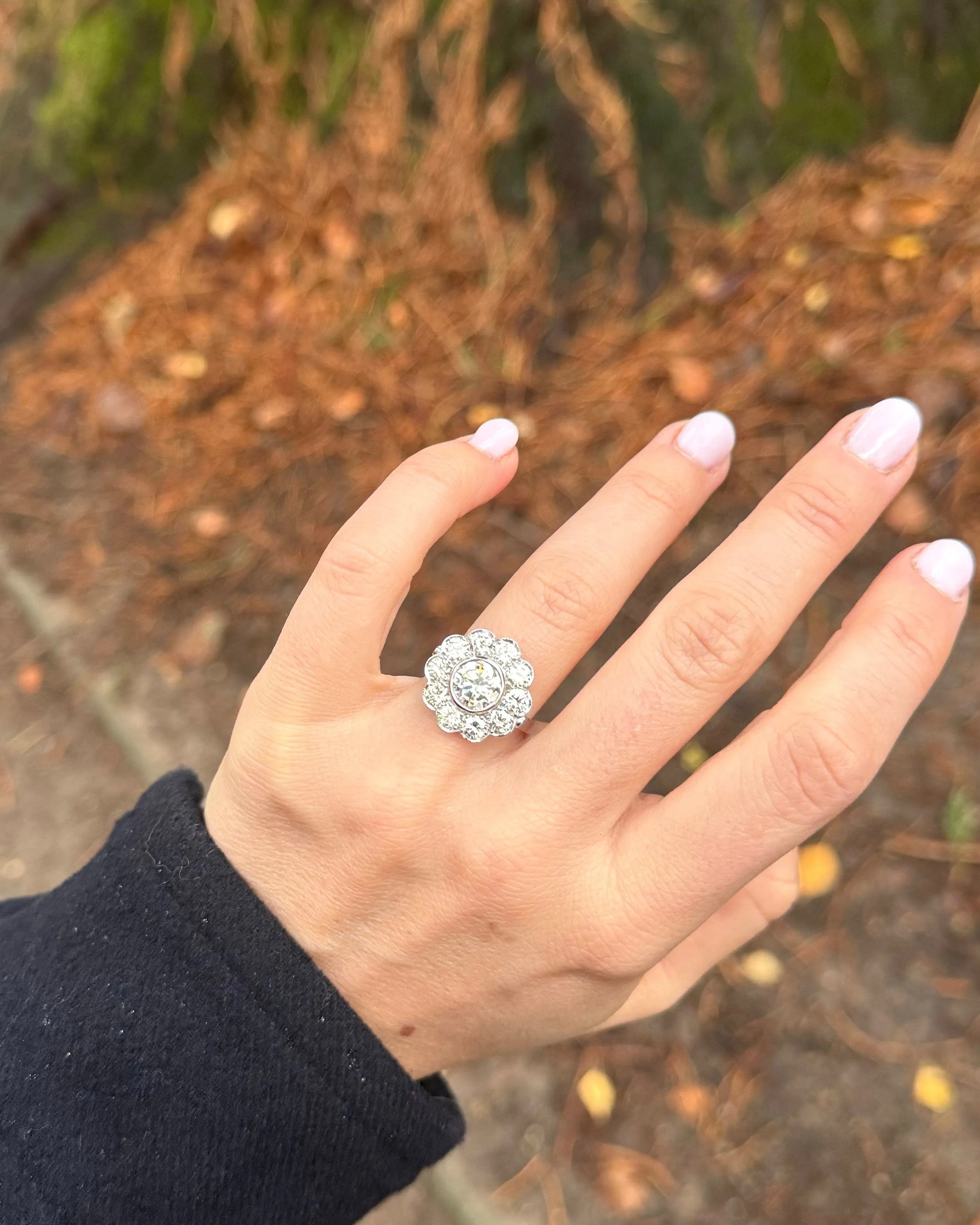 Bague cluster en or blanc 18k et diamants (1,98 ct env.) sold by 58 Facettes product image thumbnail 2