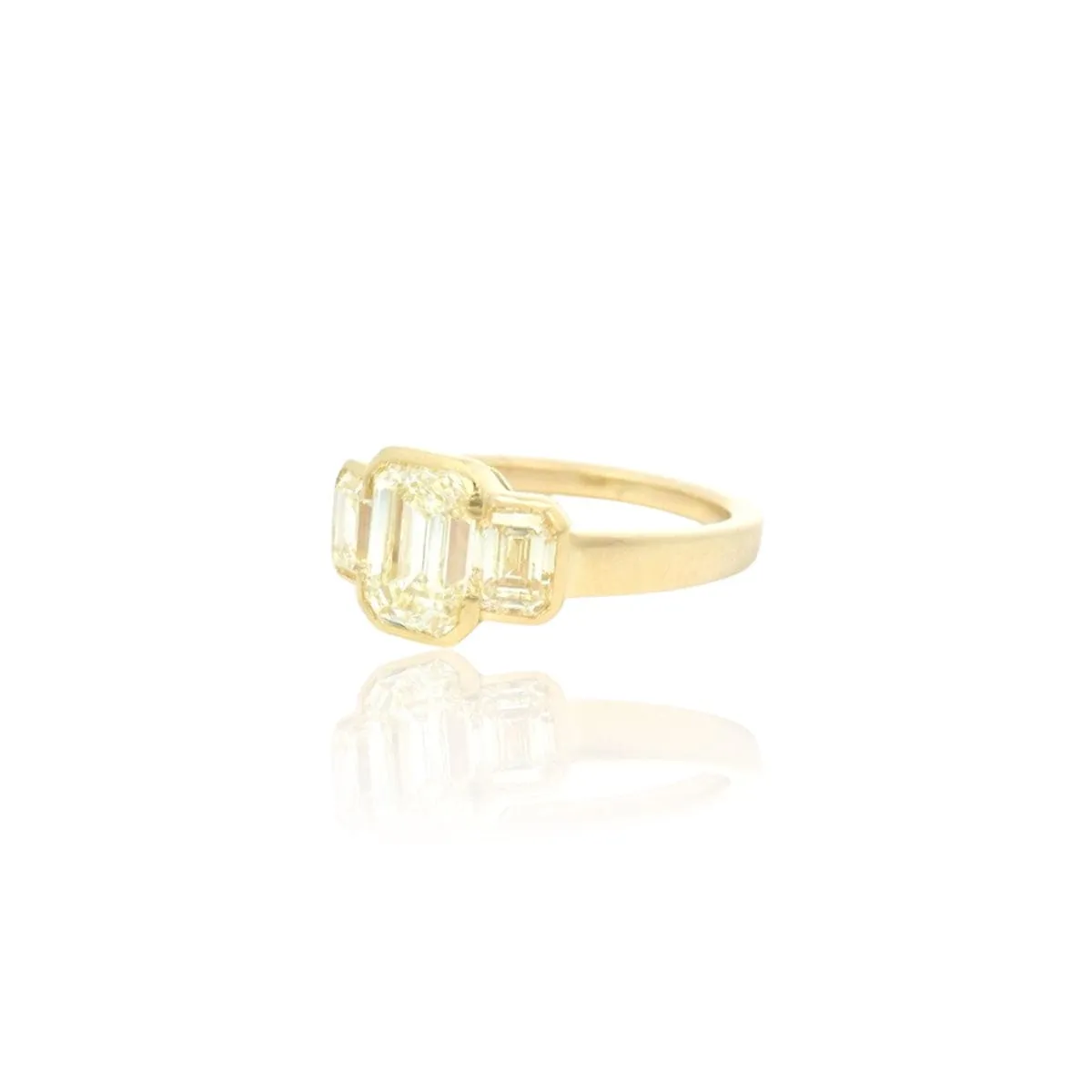 Bague trilogy en or jaune 18k et diamants taille émeraude sold by 58 Facettes product image thumbnail 4
