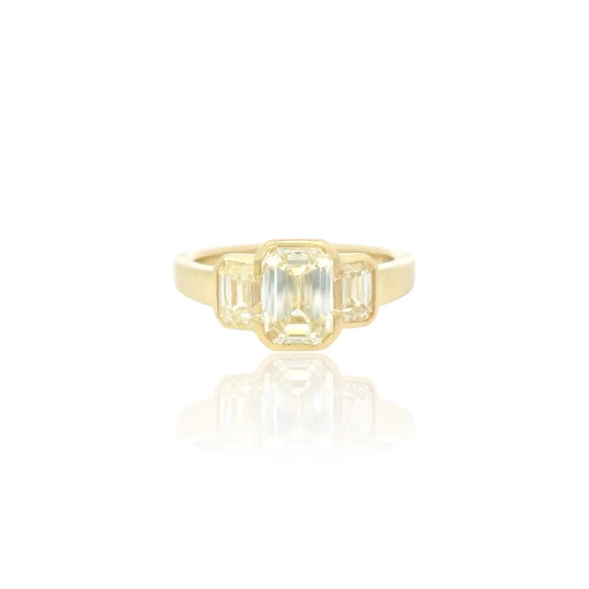 Bague trilogy en or jaune 18k et diamants taille émeraude sold by 58 Facettes