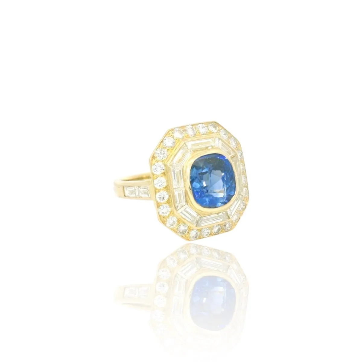 Bague coussin saphir de Ceylan et diamants en or jaune 18k sold by 58 Facettes product image thumbnail 2