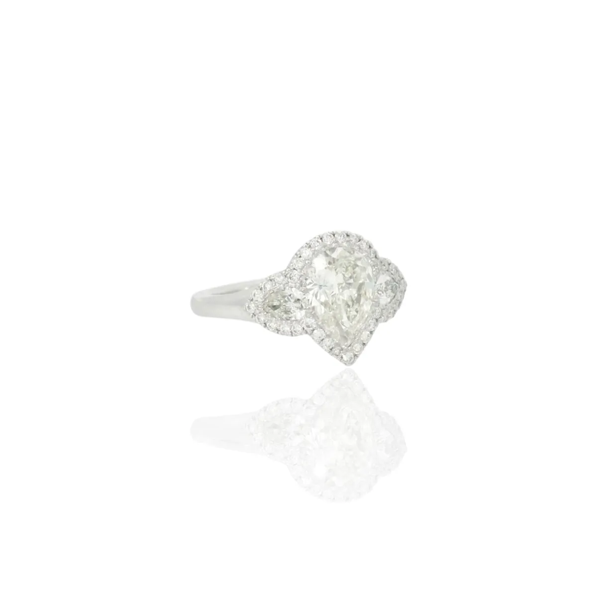 Bague poire halo en or blanc 18k et diamants sold by 58 Facettes product image thumbnail 3