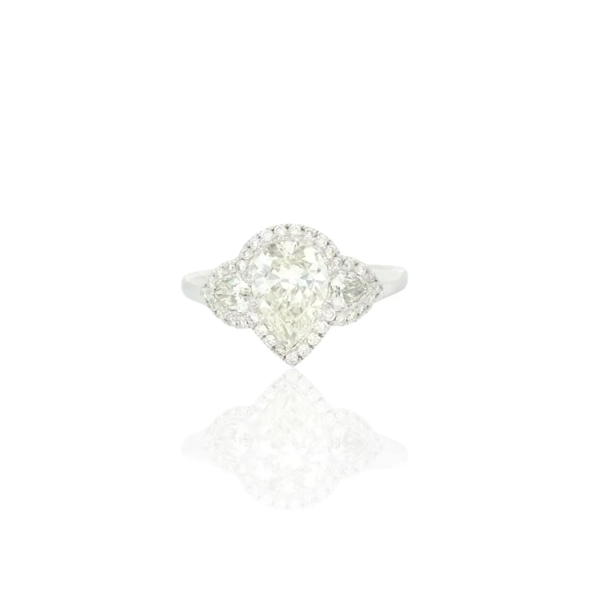 Bague poire halo en or blanc 18k et diamants sold by 58 Facettes