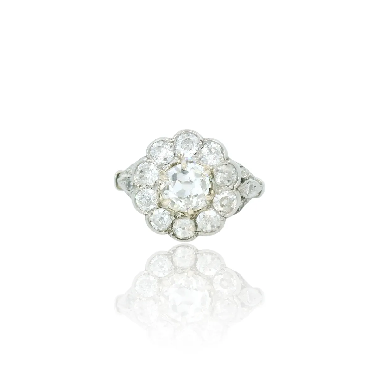 Bague cluster en or blanc 18k et diamants (env. 1,90 ct) sold by 58 Facettes