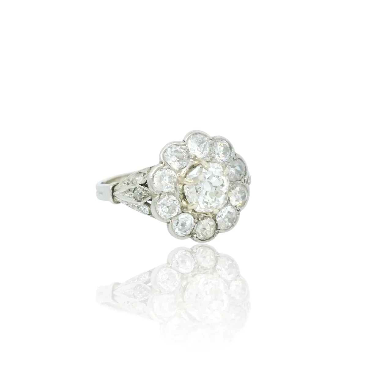Bague cluster en or blanc 18k et diamants (env. 1,90 ct) sold by 58 Facettes product image thumbnail 2