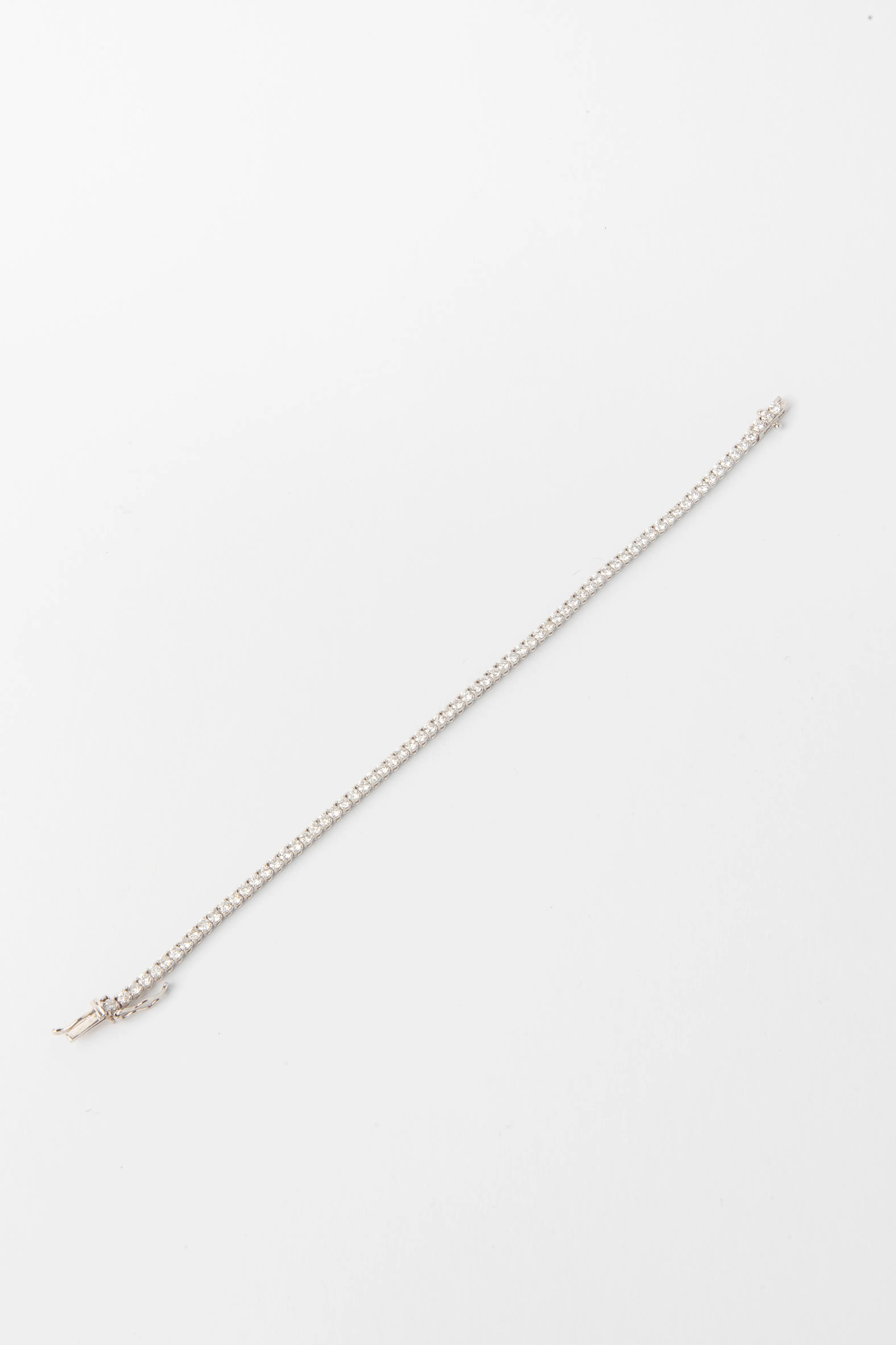 Bracelet tennis vintage en or blanc et diamants sold by 58 Facettes product image thumbnail 2