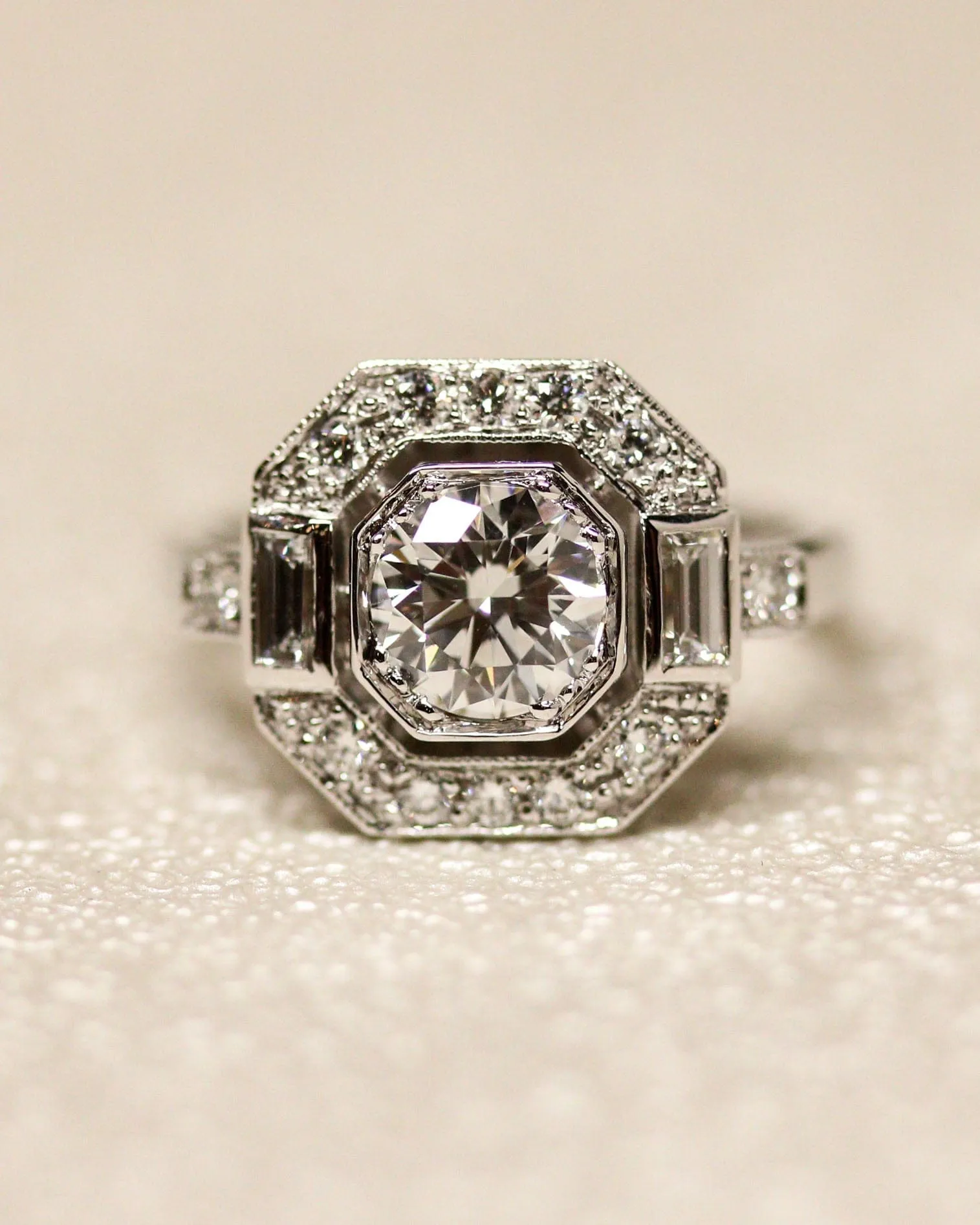 Bague « Carré pans coupés » en or blanc et diamant 1 ct sold by 58 Facettes product image thumbnail 5