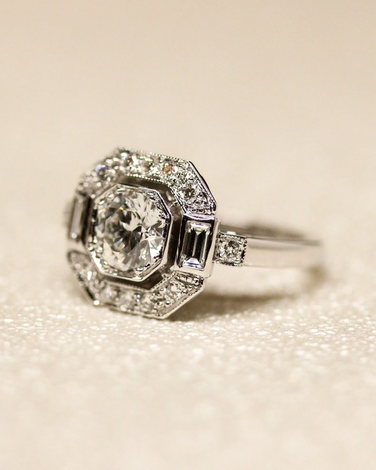 Bague « Carré pans coupés » en or blanc et diamant 1 ct sold by 58 Facettes product image thumbnail 3