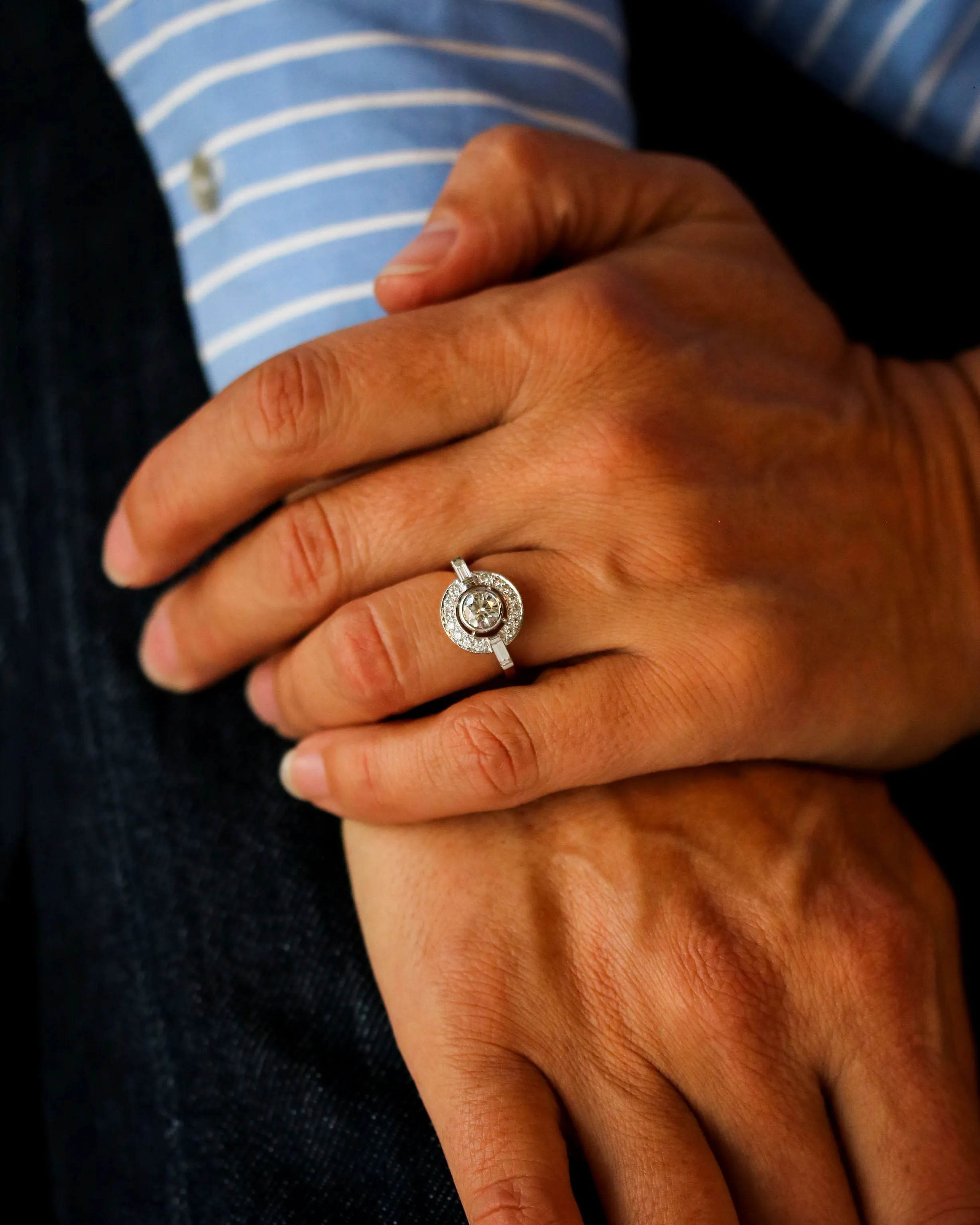 Bague - Ronde diamant 0,54 ct épaulée baguettes en or jaune et blanc sold by 58 Facettes product image thumbnail 2