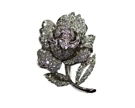 Broche rose pavée de diamants en or blanc et platine sold by 58 Facettes