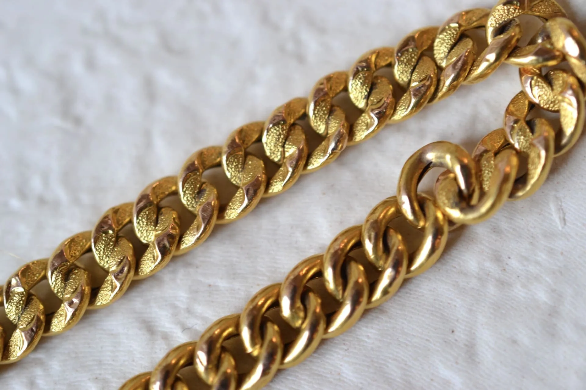 Bracelet - Maille gourmette creuse gravée en or jaune 18 carats sold by 58 Facettes product image thumbnail 3