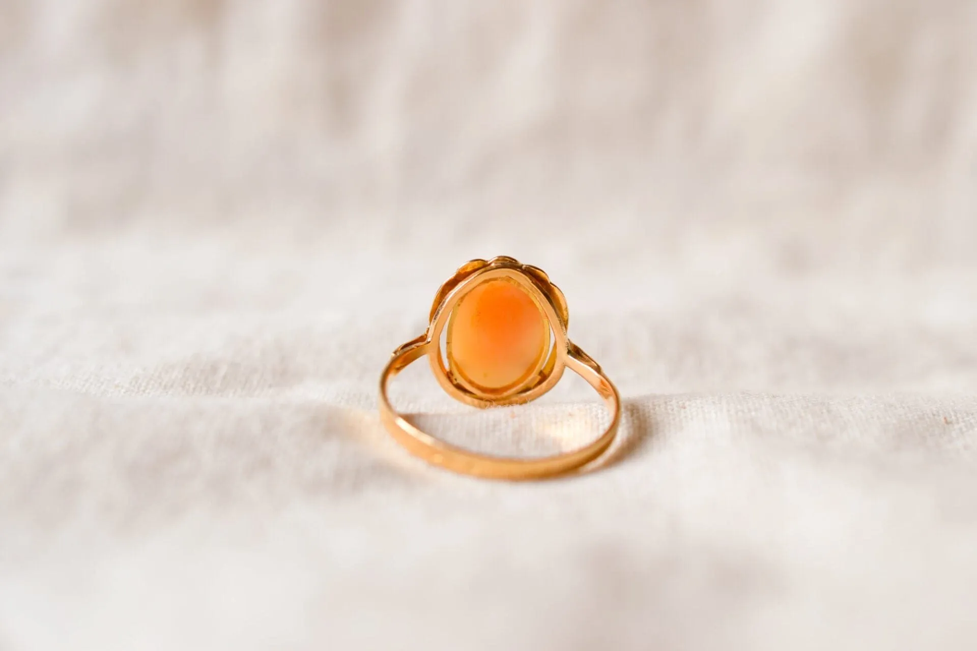 Bague camée striée en or jaune 18 carats et camée coquillage sold by 58 Facettes product image thumbnail 5