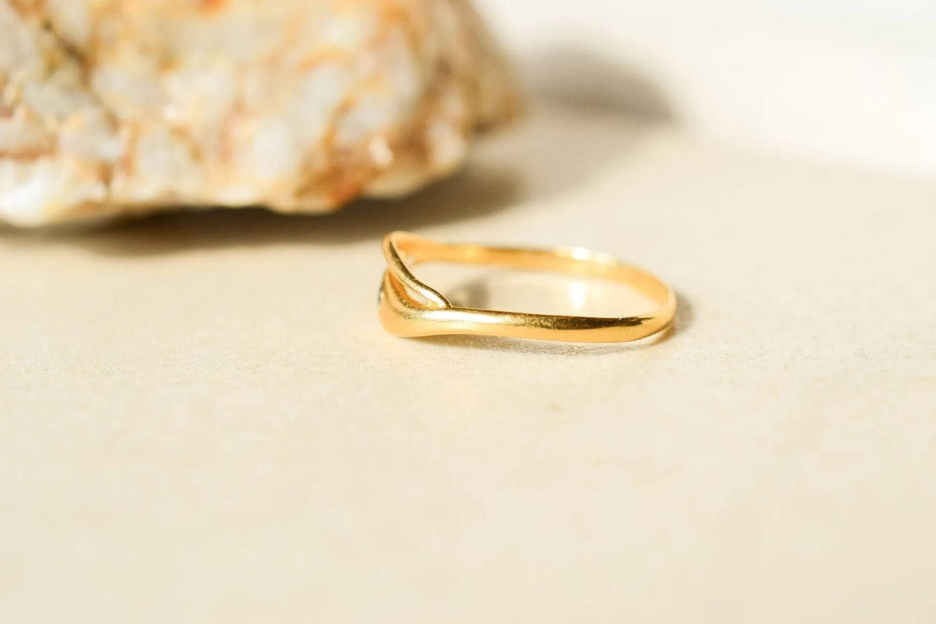 Bague serpent en or jaune 18 carats et saphir sold by 58 Facettes product image thumbnail 4