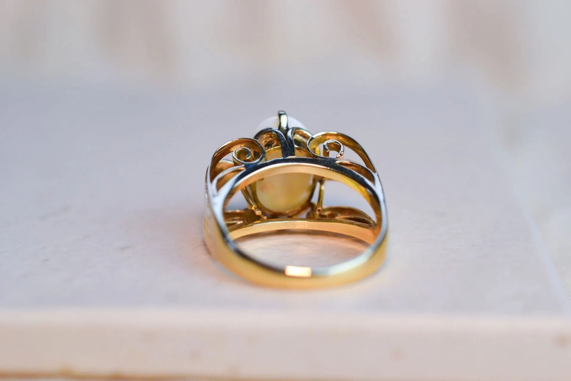 Bague opale cabochon en or jaune 14 carats sold by 58 Facettes product image thumbnail 5