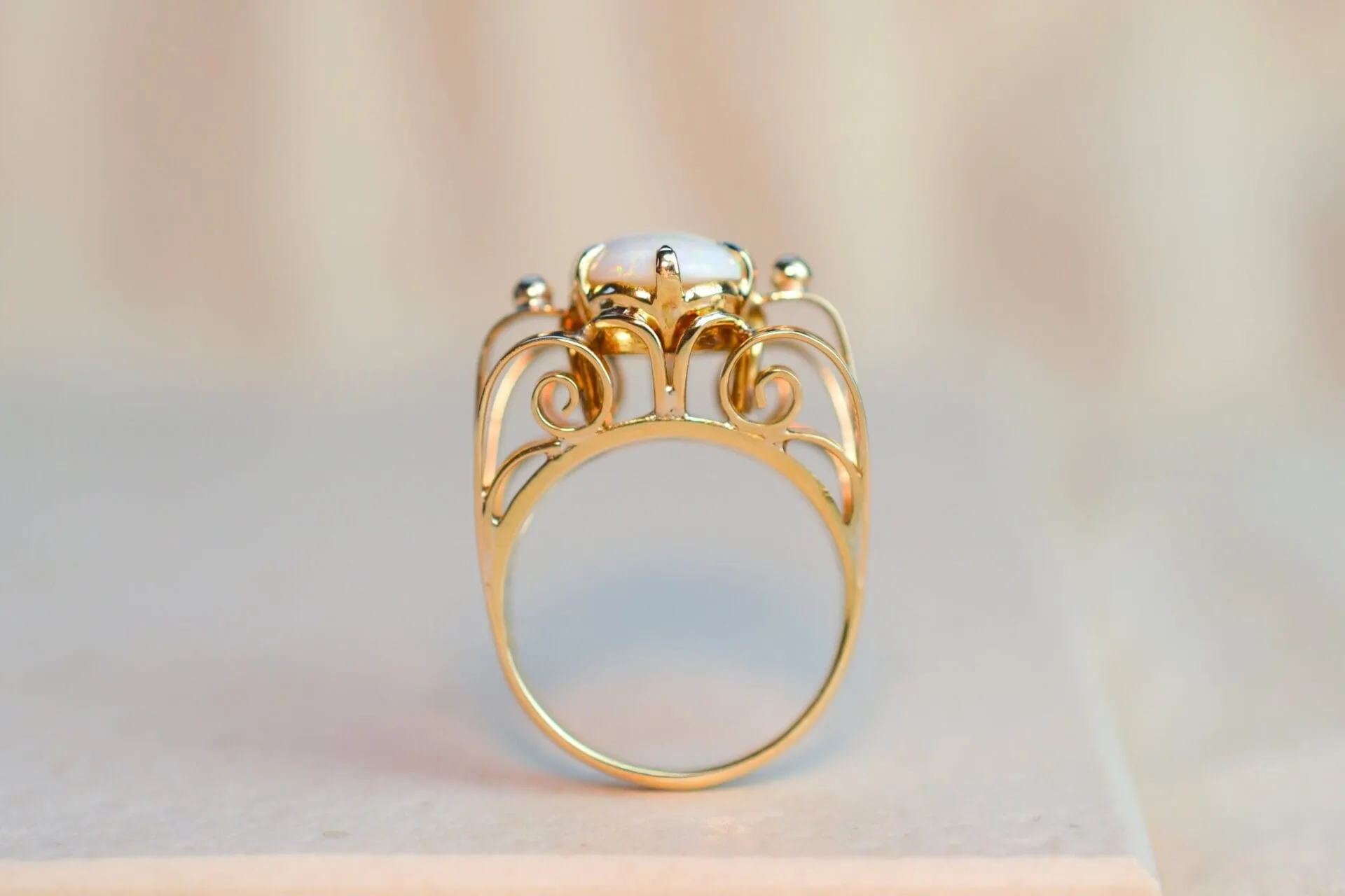 Bague opale cabochon en or jaune 14 carats sold by 58 Facettes product image thumbnail 3